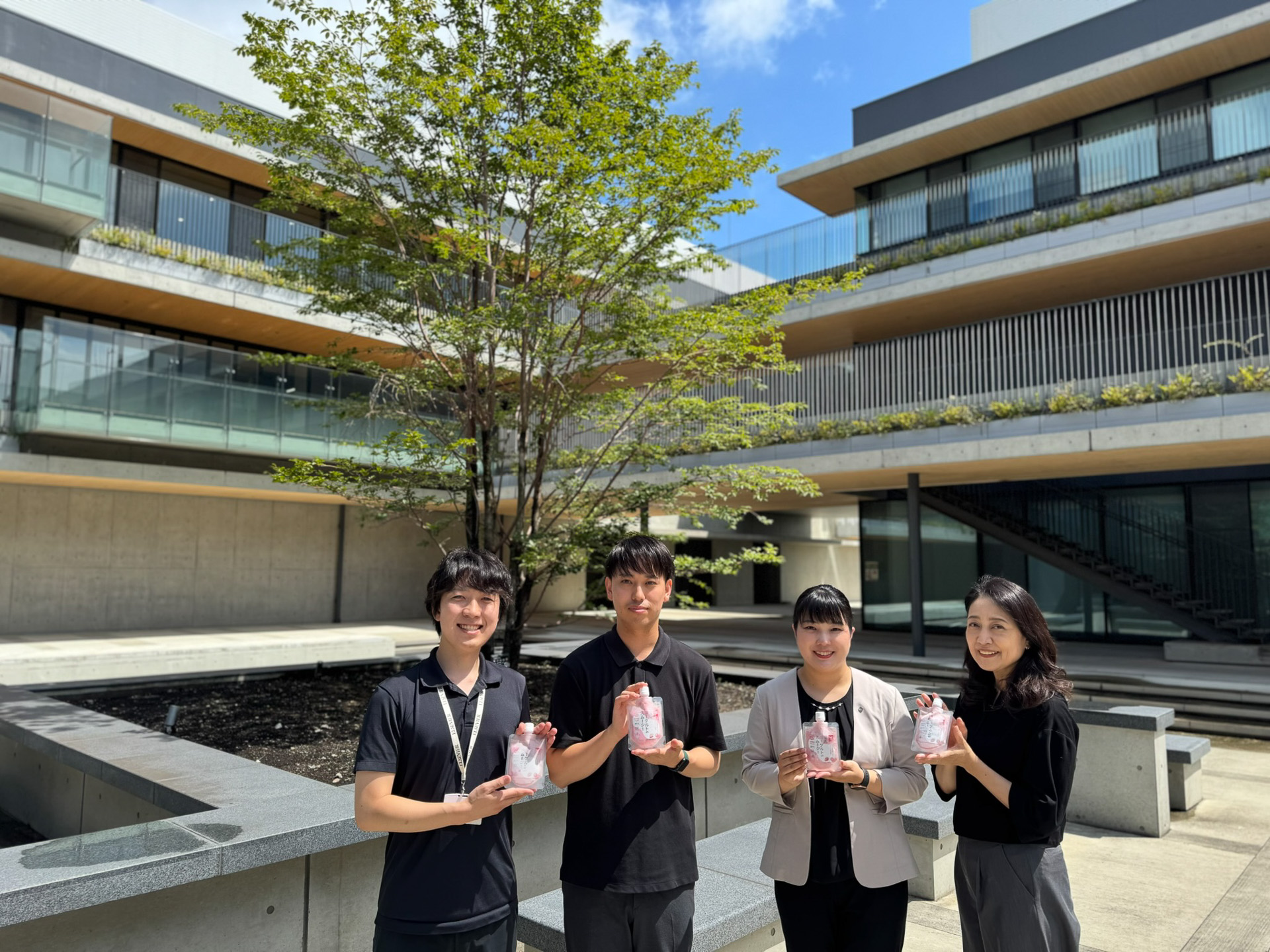 左から東海大学 中島さん、株式会社プロバイオ 福地さん、長田、益城町 三井さん