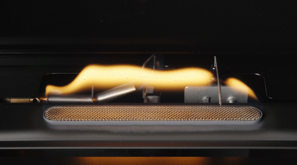 ガス式ながら柔らかい炎が見られる