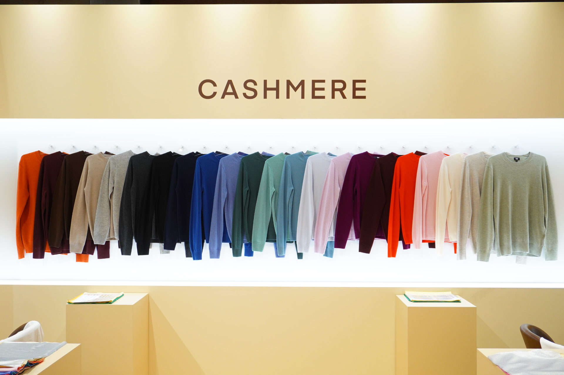 カシミヤは今年も30色以上のカラバリ