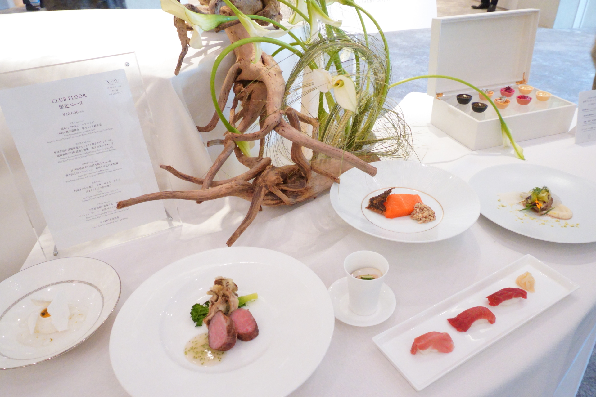 内覧会ではクラブフロア限定のメニュー（一部）も提供された。ビュッフェは1万6500円、コースは1万8000円としている