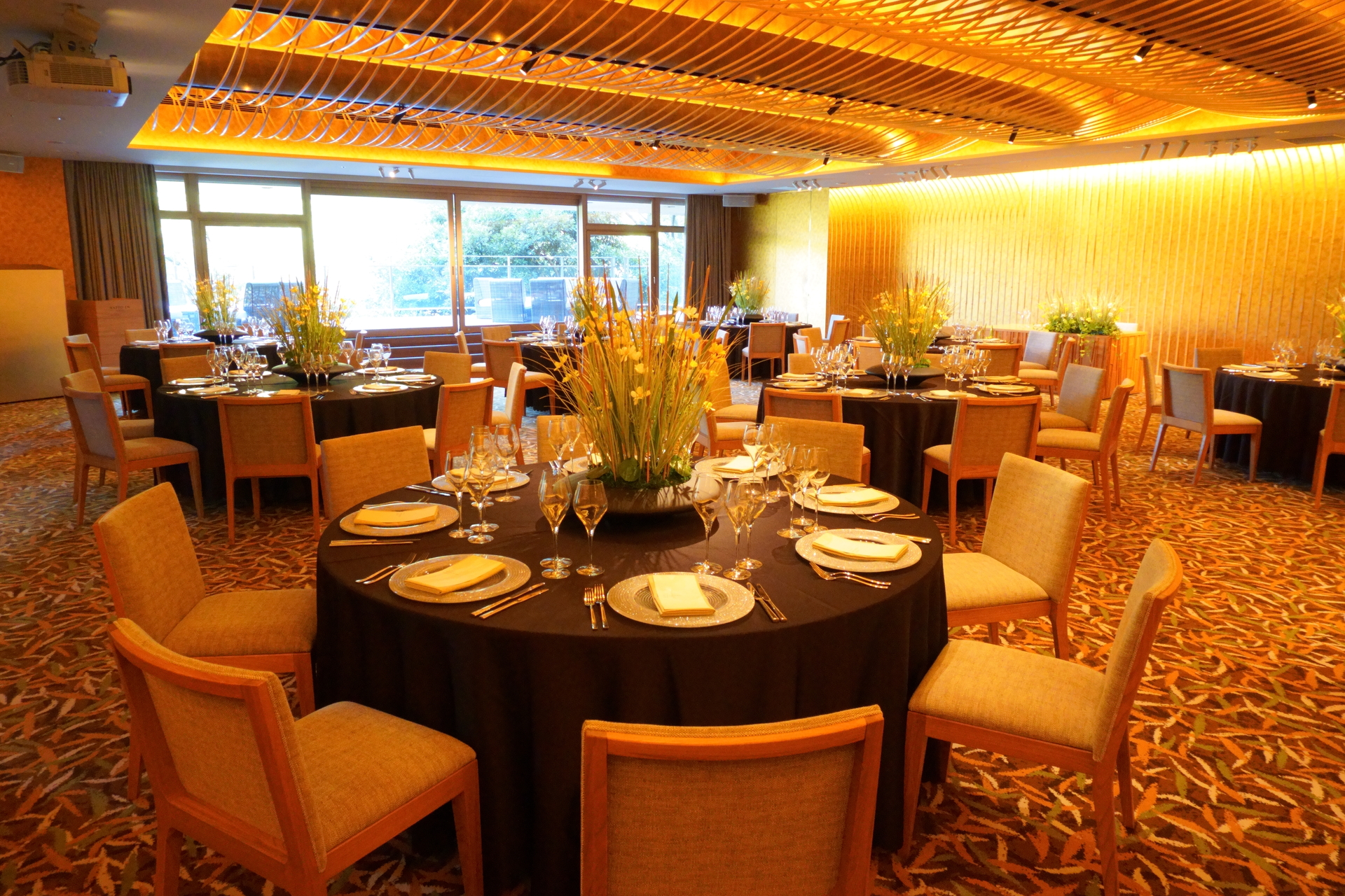 内装をリニューアルした「TAKENIWA（竹庭）」「WASHI（和紙）」※3階