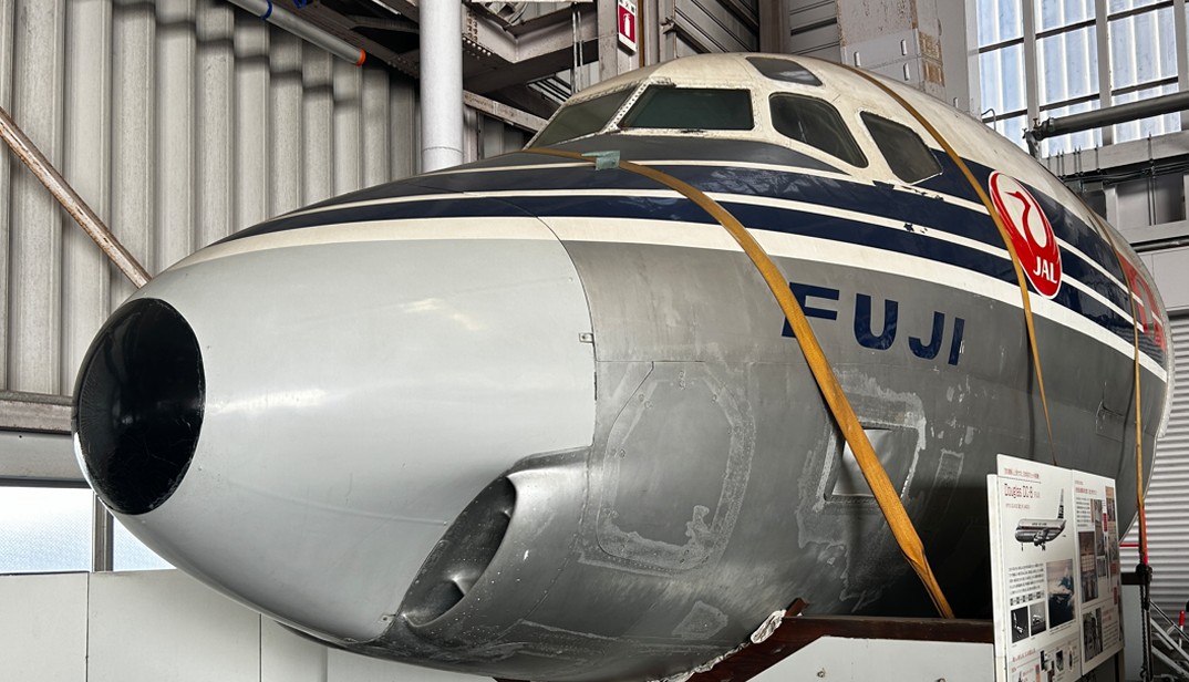 DC-8-32「富士」のカットモデル