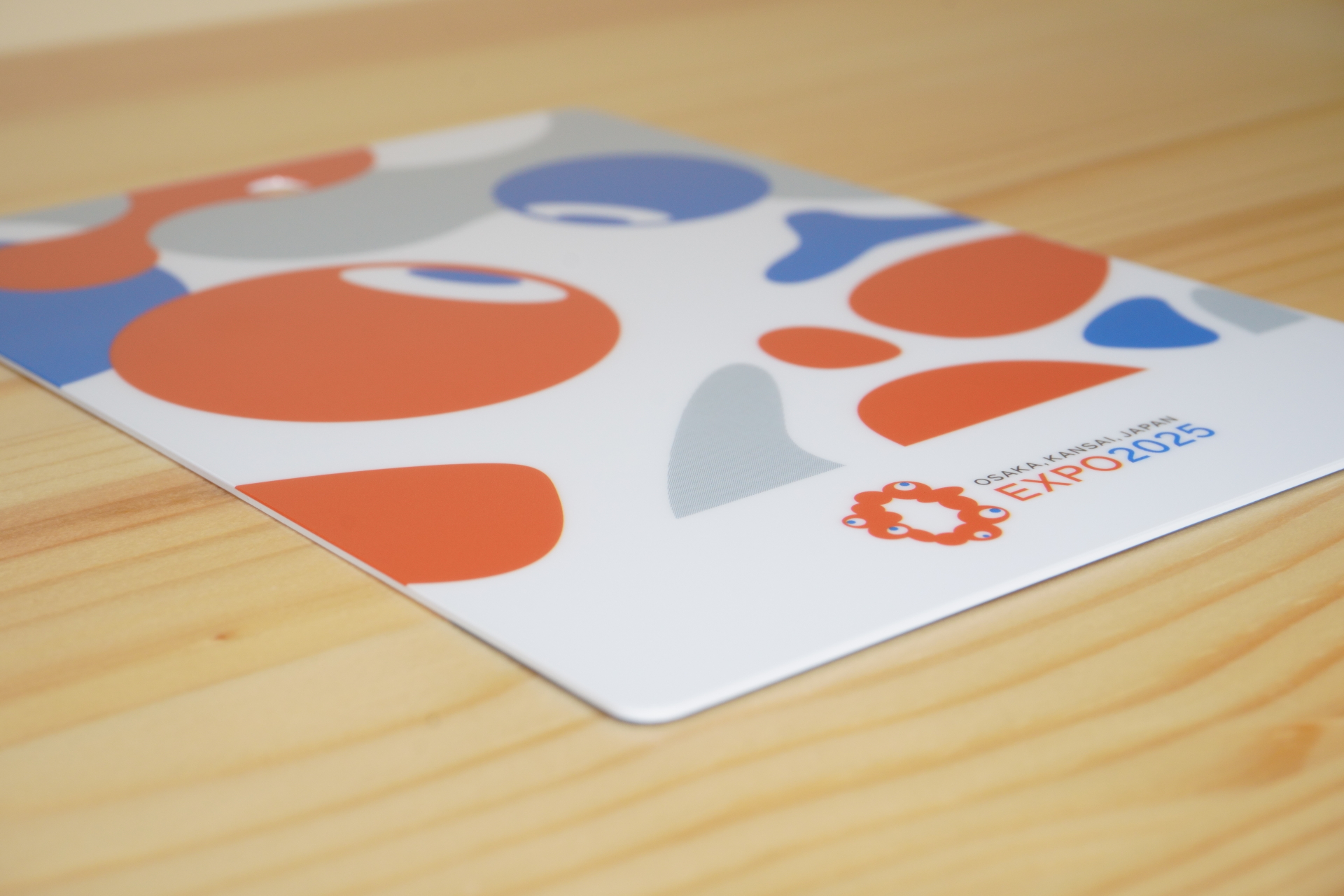 チケットは丈夫なプラスチック素材で作られている