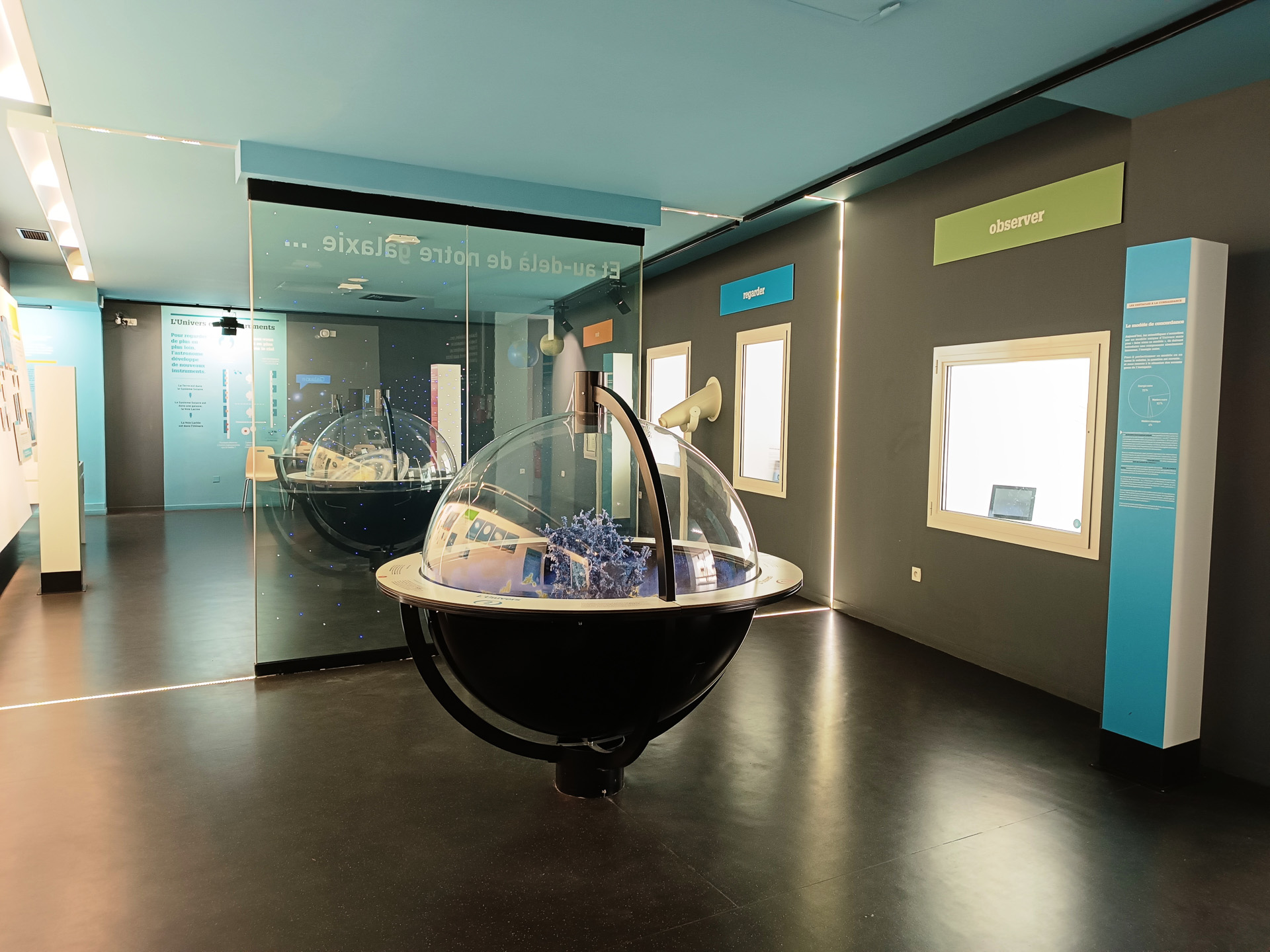 Pôle des étoilesの展示とプラネタリウム
