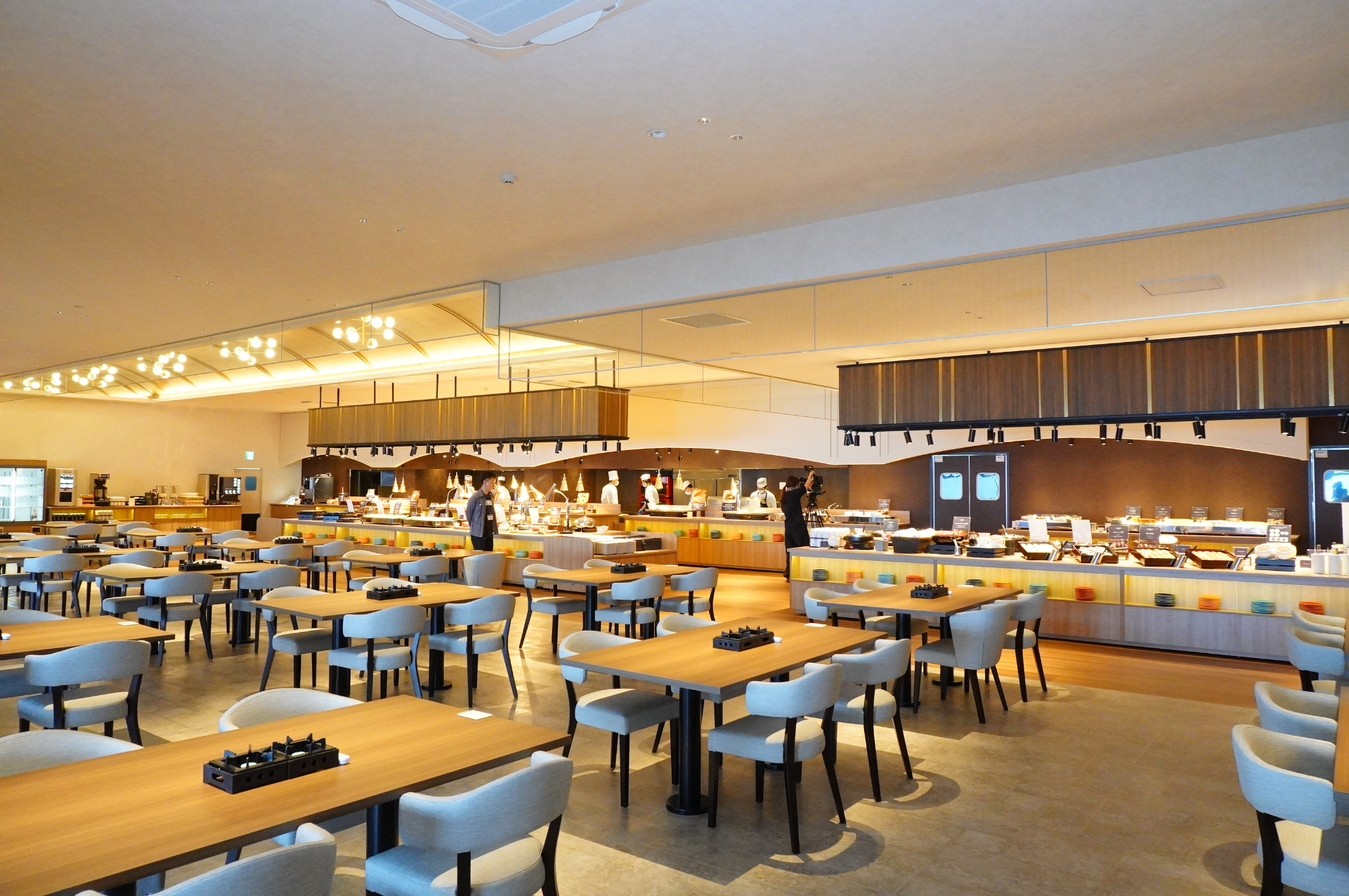 イタリアの田舎町をイメージした店内