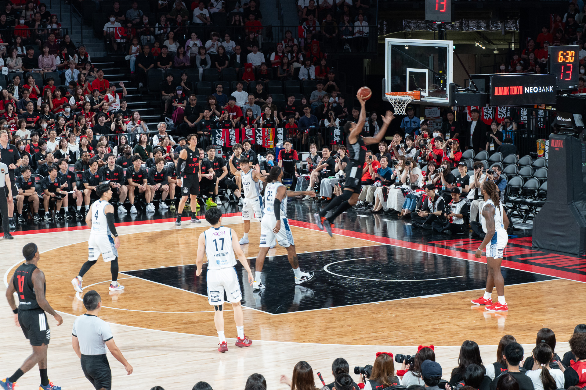 第3クォーターで追い付いたアルバルク東京が第4クォーターで逆転勝利を収める劇的な展開に