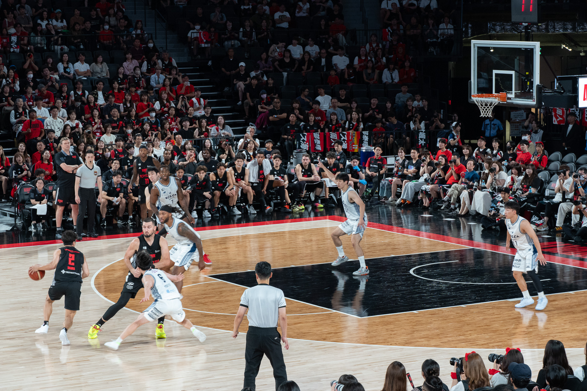 第3クォーターで追い付いたアルバルク東京が第4クォーターで逆転勝利を収める劇的な展開に