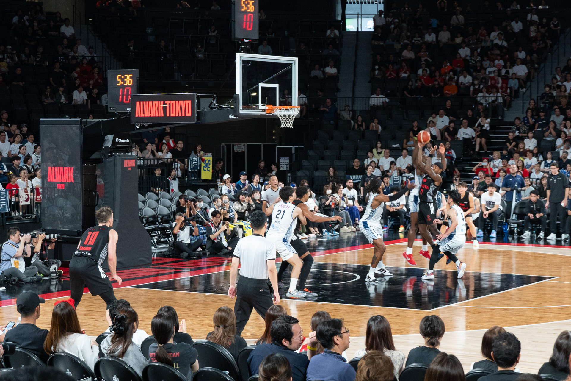 第3クォーターで追い付いたアルバルク東京が第4クォーターで逆転勝利を収める劇的な展開に