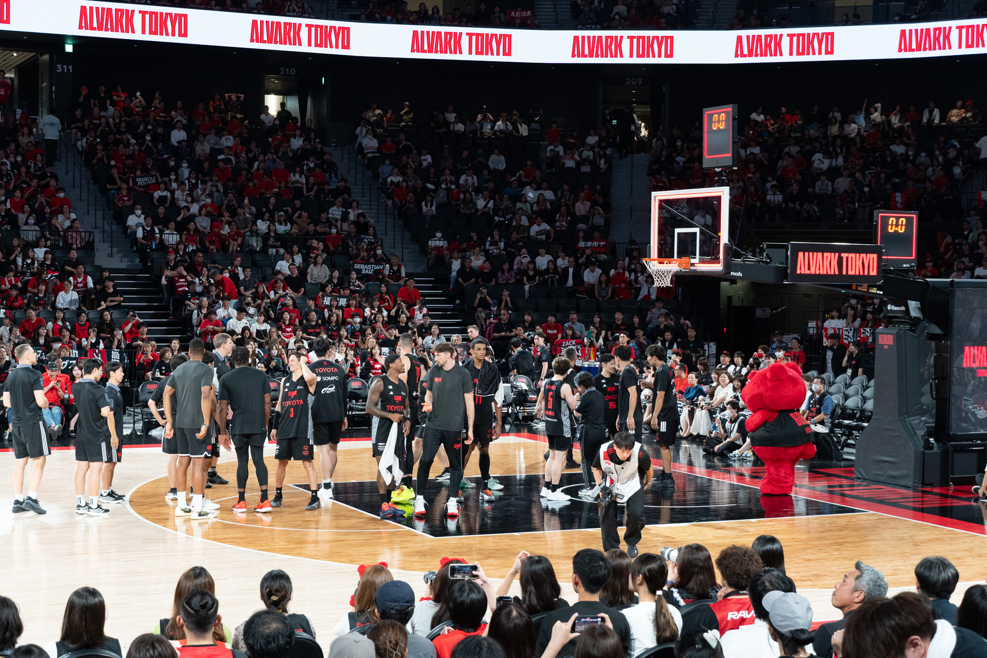 第3クォーターで追い付いたアルバルク東京が第4クォーターで逆転勝利を収める劇的な展開に