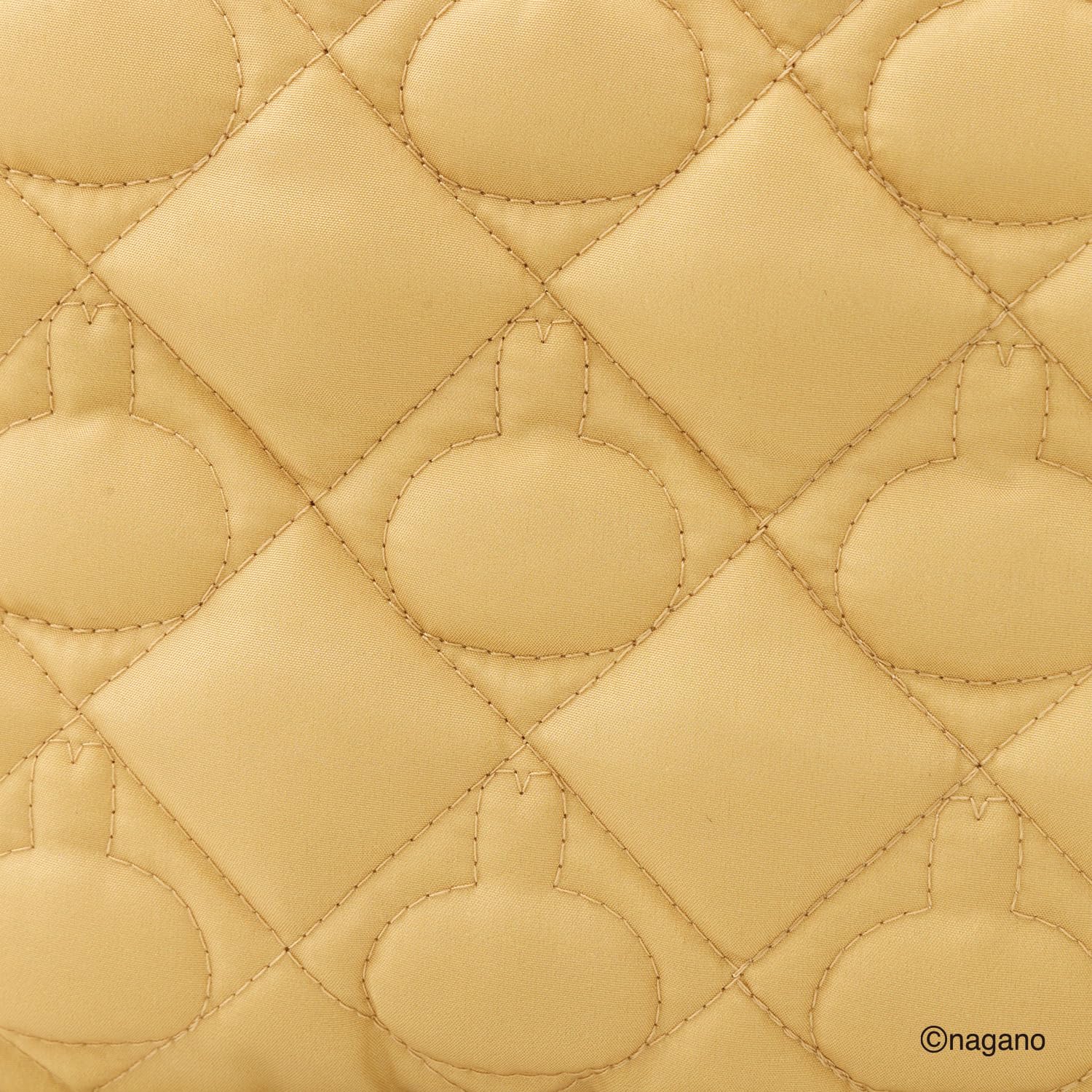 よくみるとうさぎがいるキルティング柄