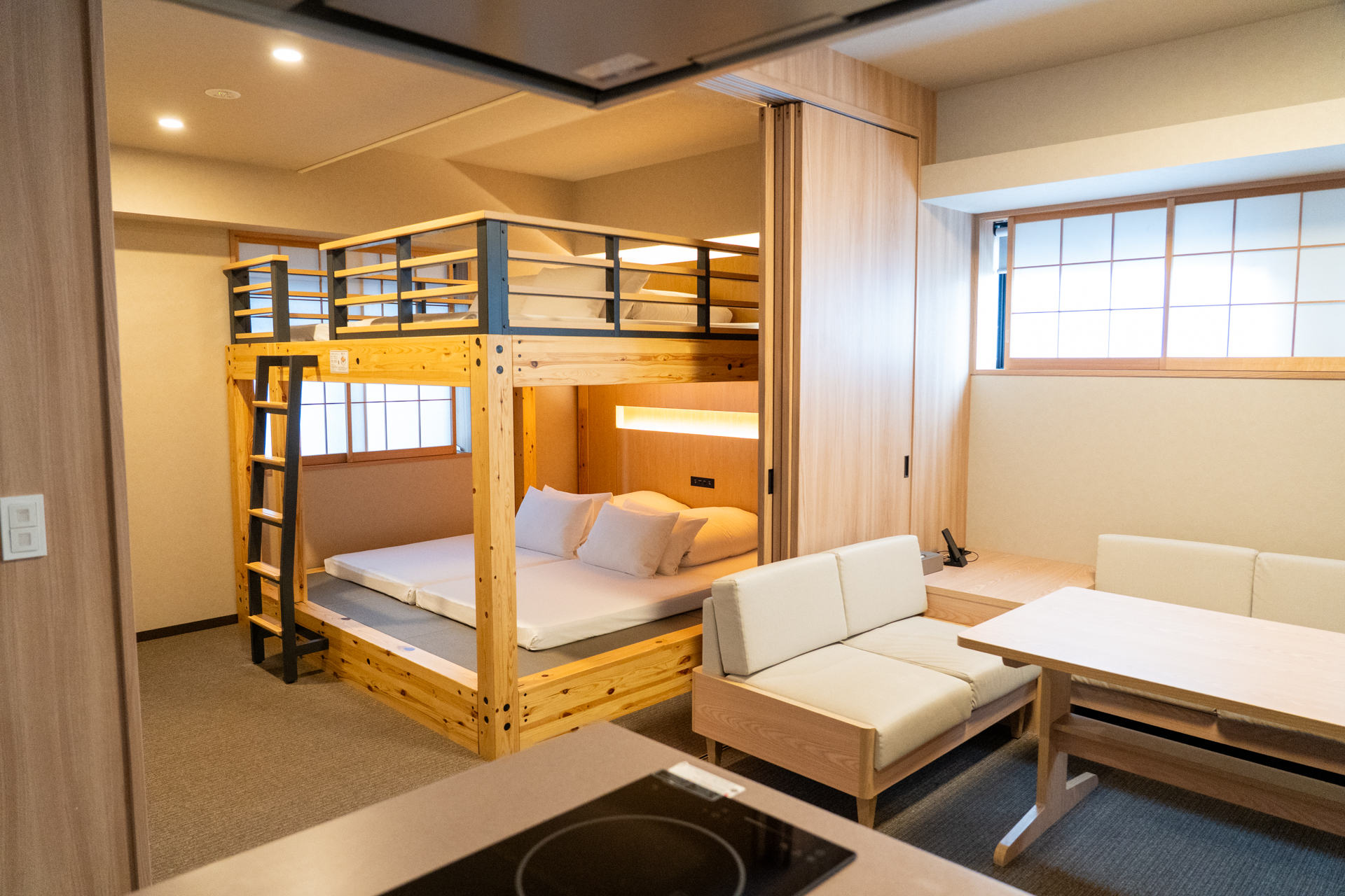 MIMARU SUITESシリーズは、リビング・ダイニングキッチンと2つ以上の独立した寝室があるのが特徴。まるで自宅のようなプライベート空間だ