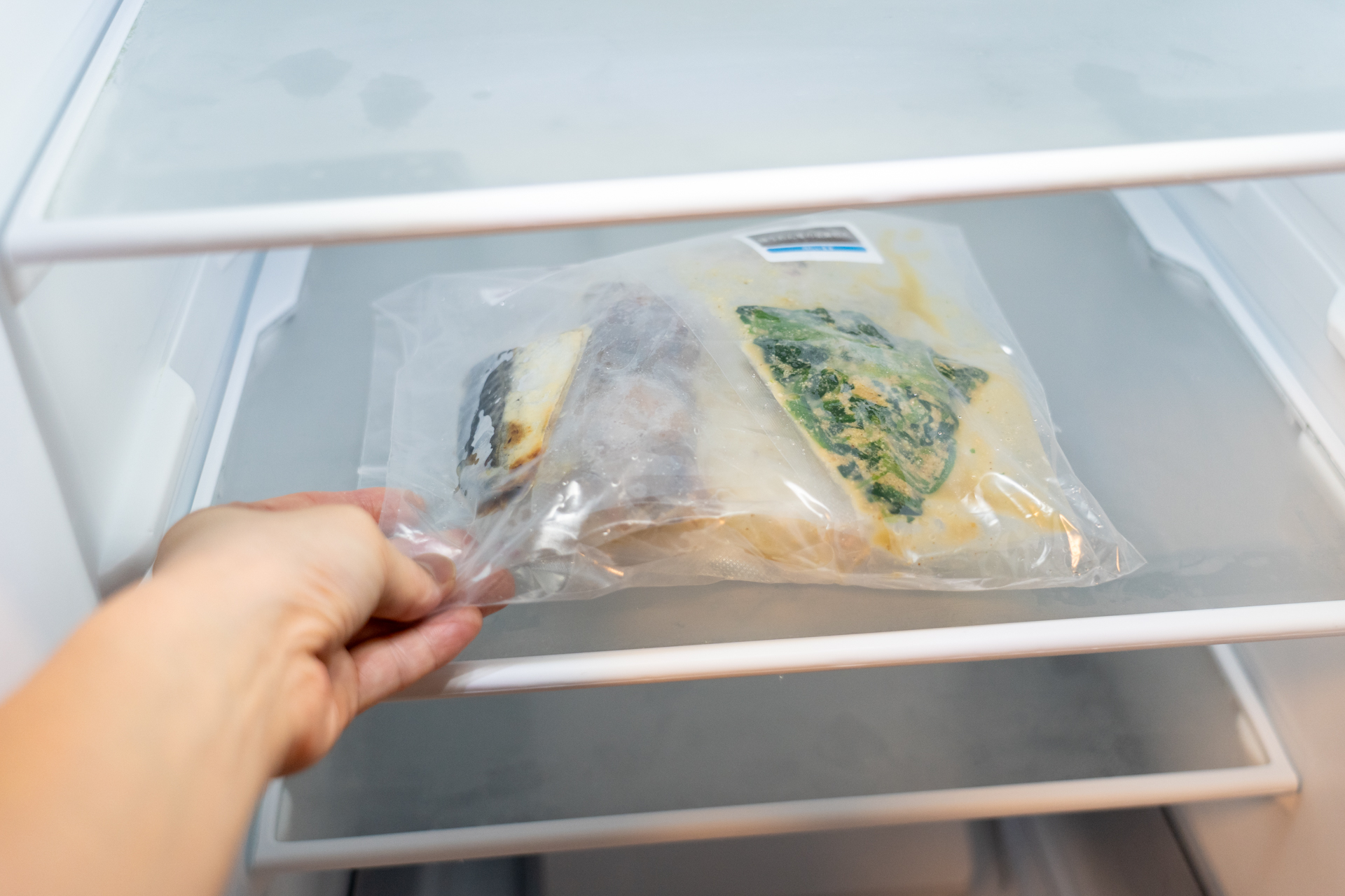 実際は段ボールで届いた数食分が冷蔵庫の中に入っている