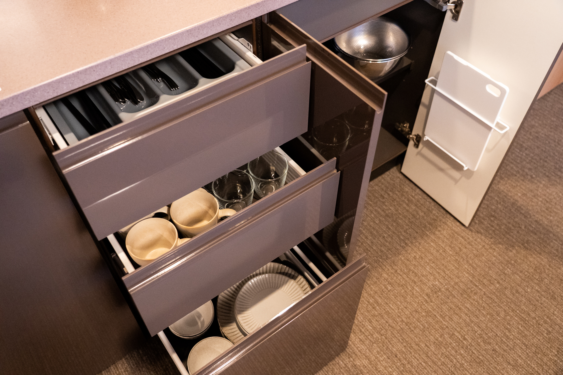 食器やカトラリーなどは自宅以上の充実度かも