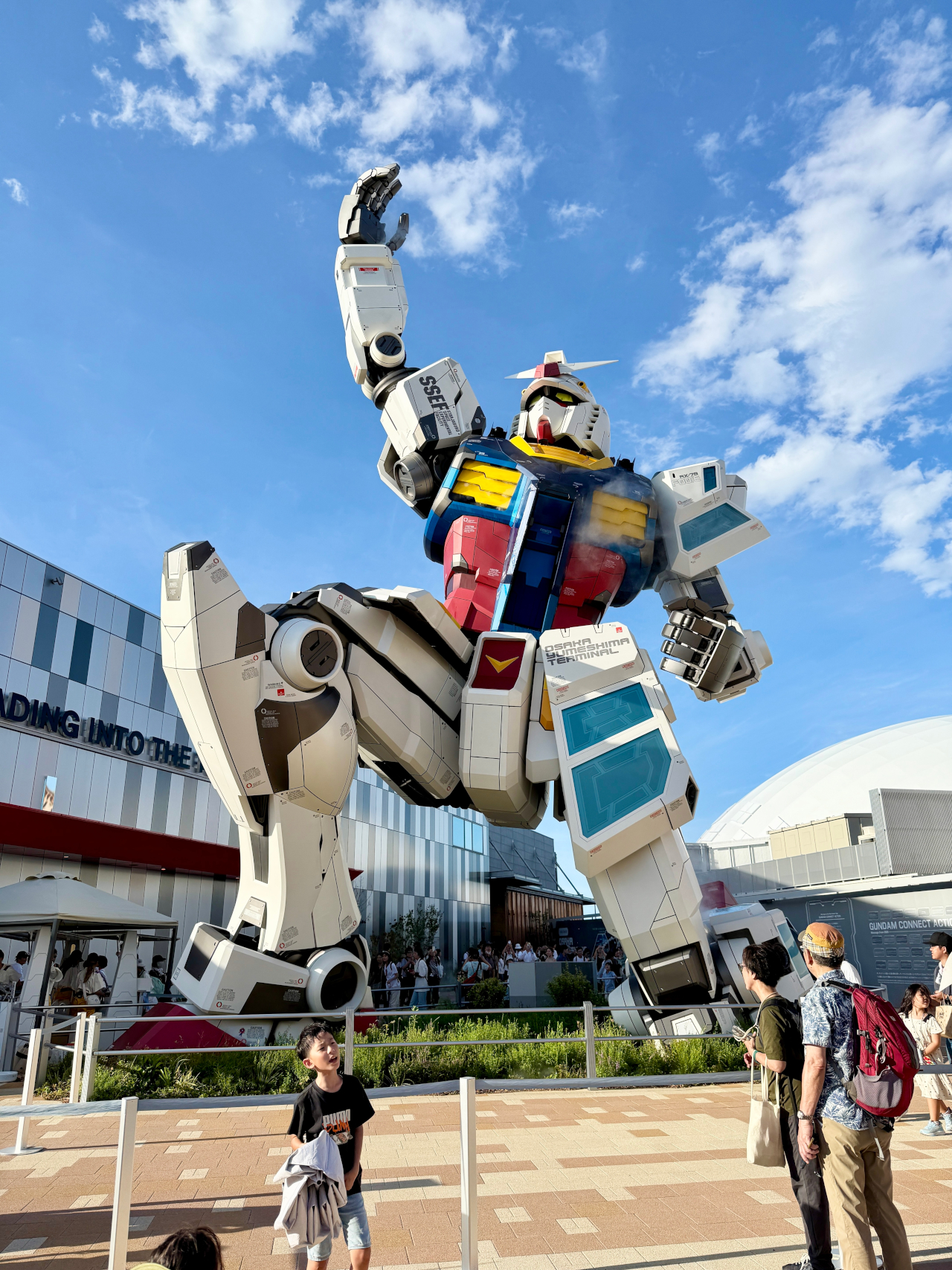 実物大ガンダム像は終日公開（9時～22時）。予約不要で観覧できる