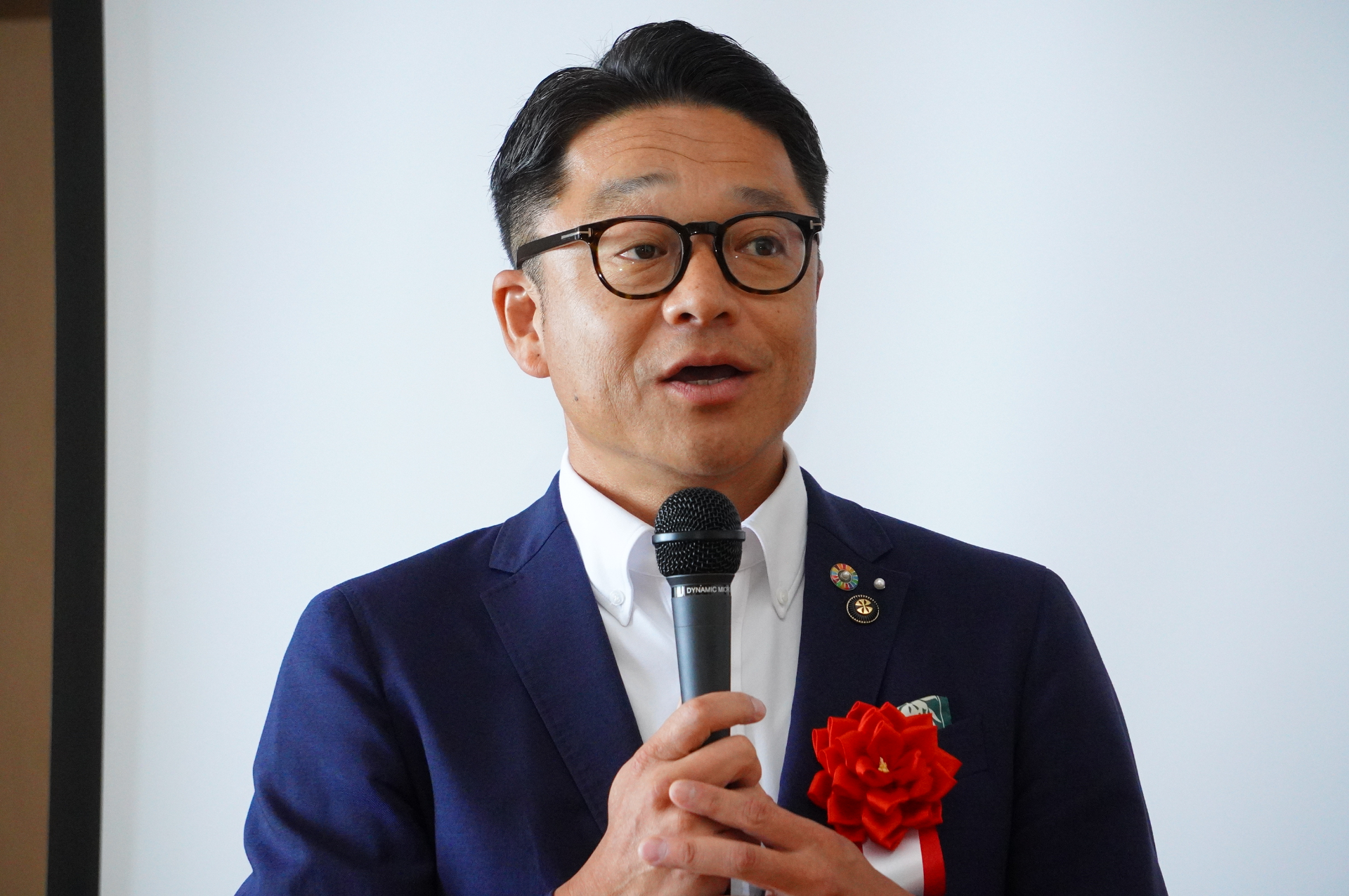 来賓として出席した志摩市長 橋爪政吉氏。「現在、志摩市では約400万人の観光客がお越しになっていて、そのうち宿泊旅行は約150万人と言われている。1泊でもたくさんのお客さまに来ていただきたいという想いのもと、志摩市をあげてインバウンド政策や国内観光需要を掘り起こす取り組みを行なっており、ぜひTAOYA南志摩にも協力いただきたい」