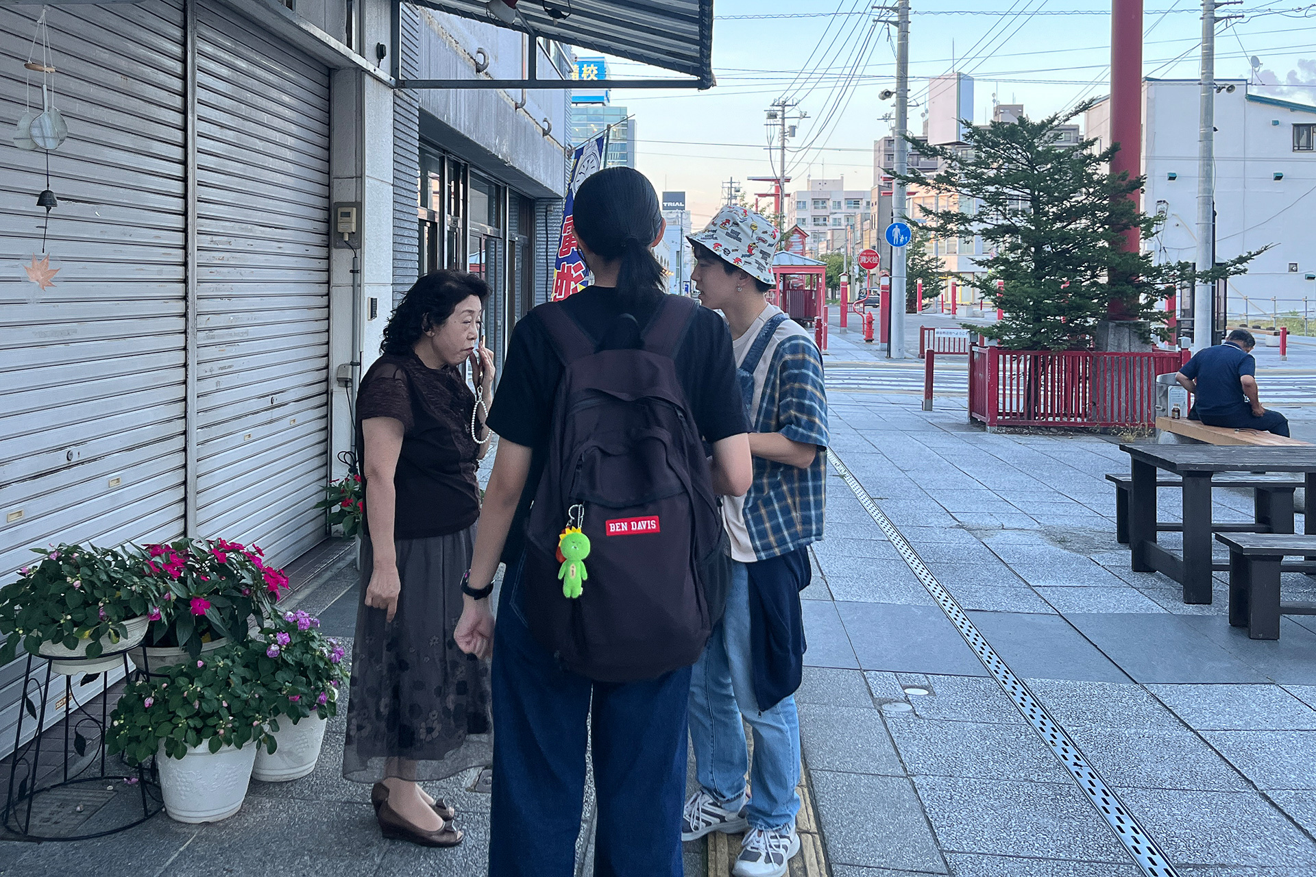 旭川にある日本最北の銀座で「イトムカ」について聞き込み。偶然知っている人に出会えて段ボールに地図まで書いてもらえた