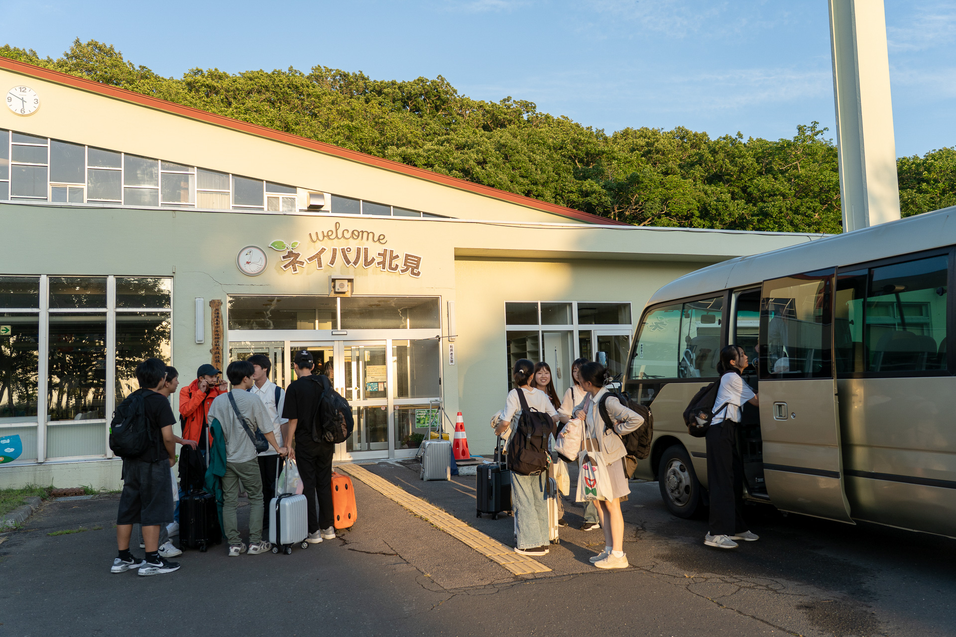 サロマ湖の西側に日が沈むころ、ネイパル北見に到着