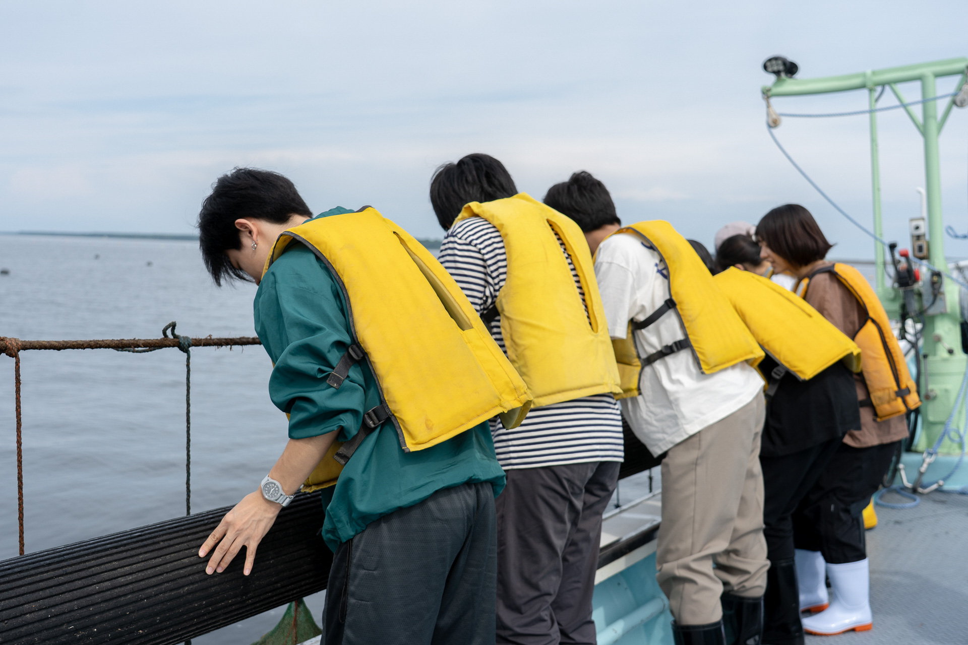 船に乗ってサロマ湖の養殖ホタテの現場へ