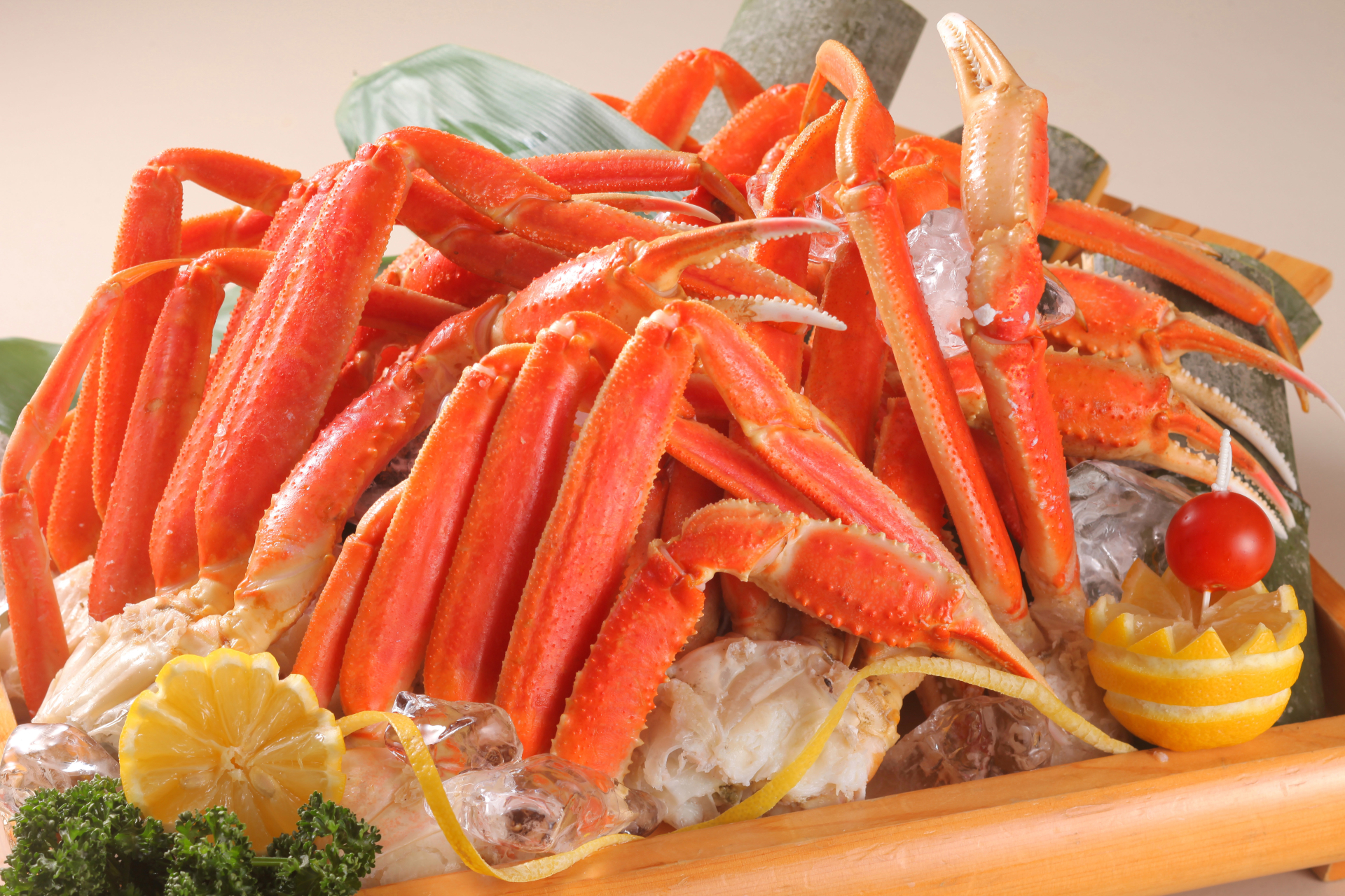 大人8000円でLサイズの本ズワイガニが食べ放題