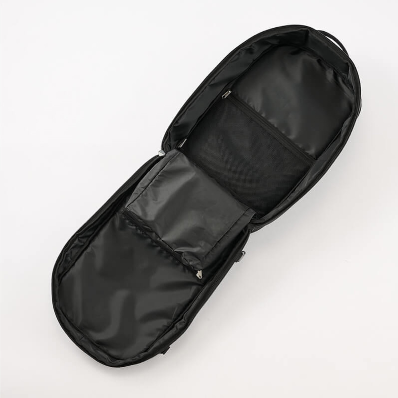 「シューズ収納トラベルバックパックL」（1万2800円）