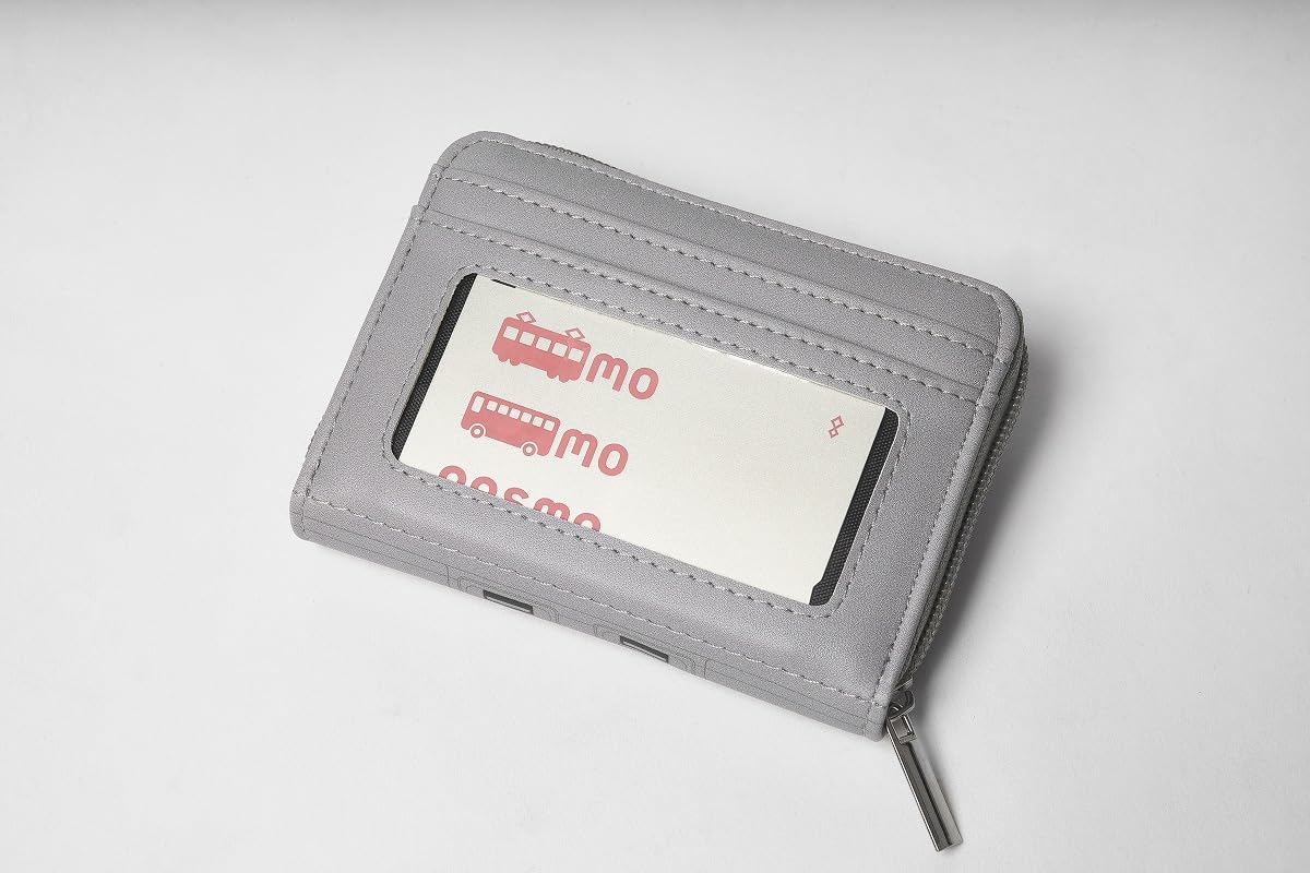 財布に搭載したじゃばら式ポケット。ガバッと開いてカードを見つけやすく取り出しもスムーズ