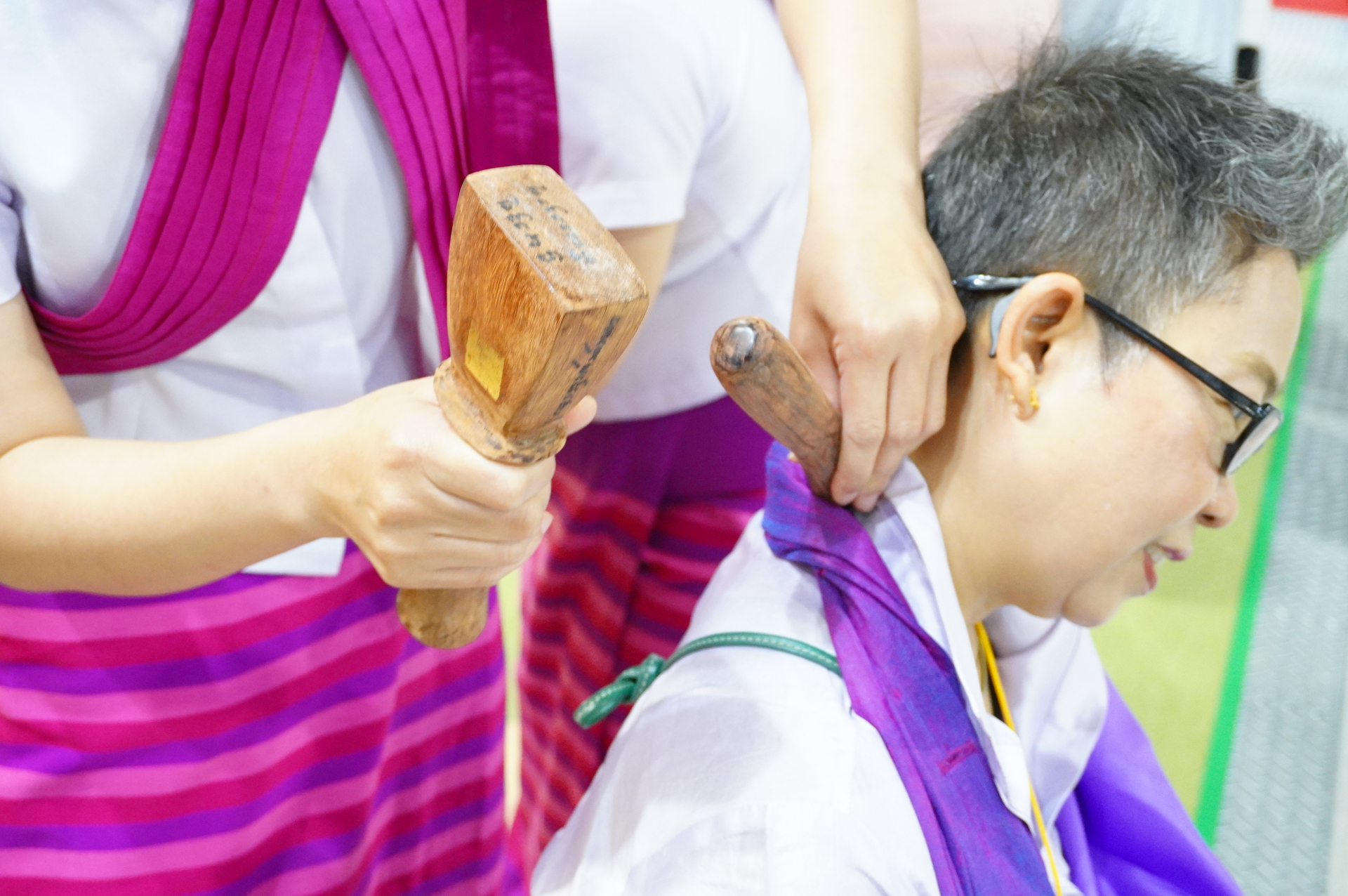 チェンマイにある有名店「ZIRA SPA」のセラピストによる、ラーンナー式ネイルダンスステージマッサージ