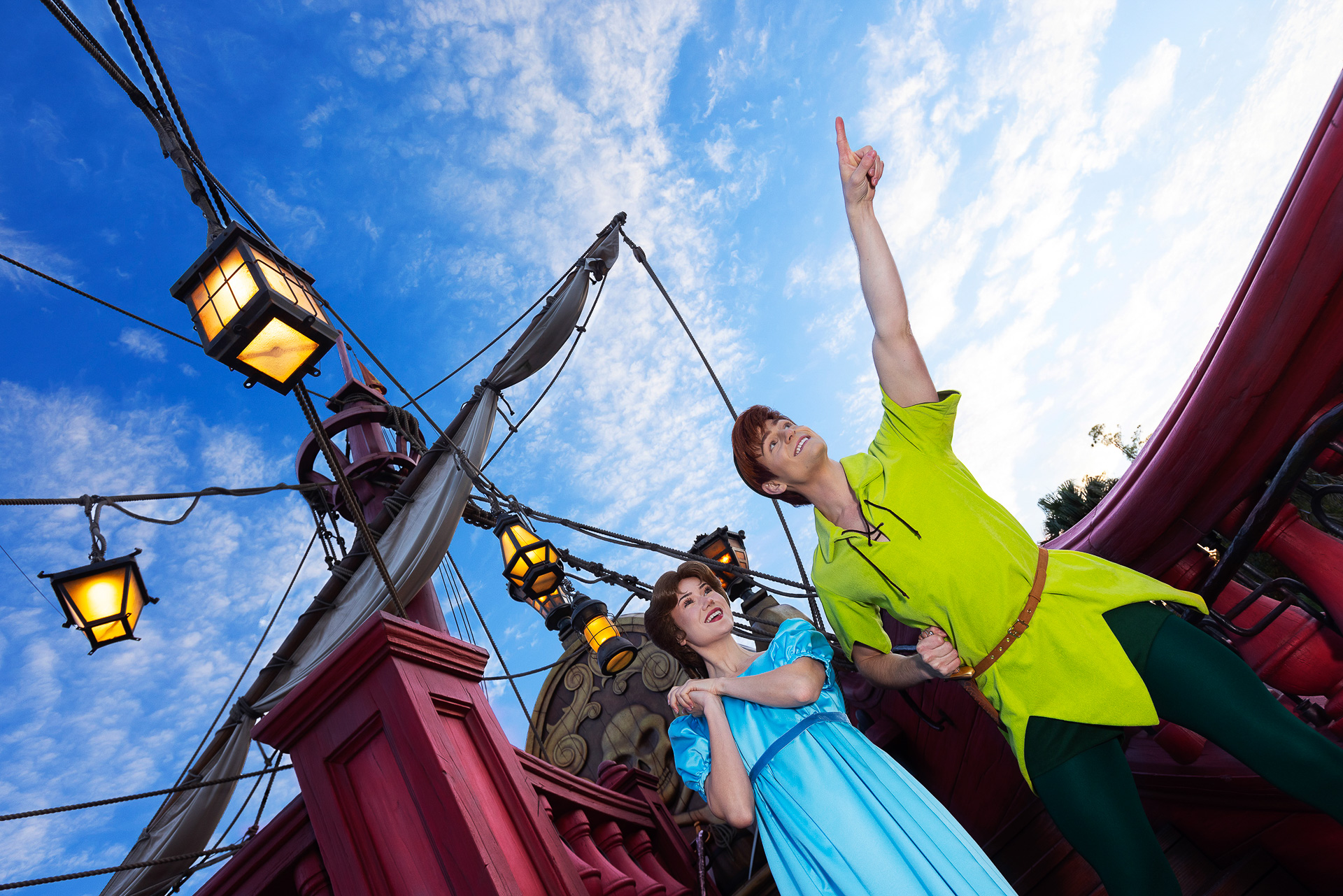 新エリア・ファンタジースプリングスとディズニーキャラを「Color of Fantasy」をテーマに撮り下ろし