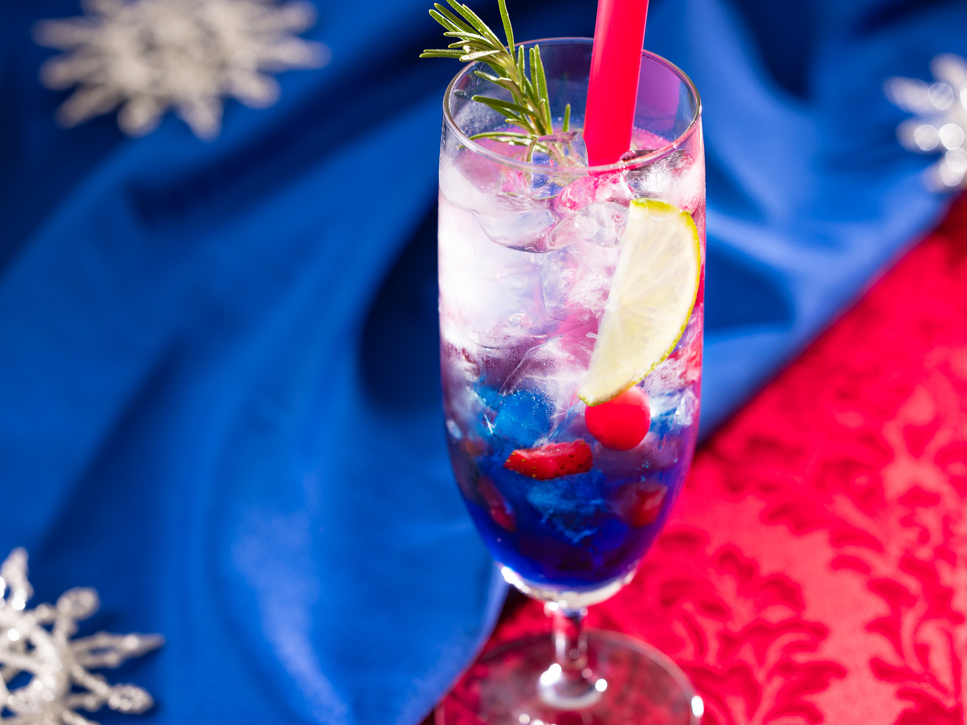 「スペシャルソフトドリンク（ローズシロップ、レモン、ミックスベリー）」（1400円）