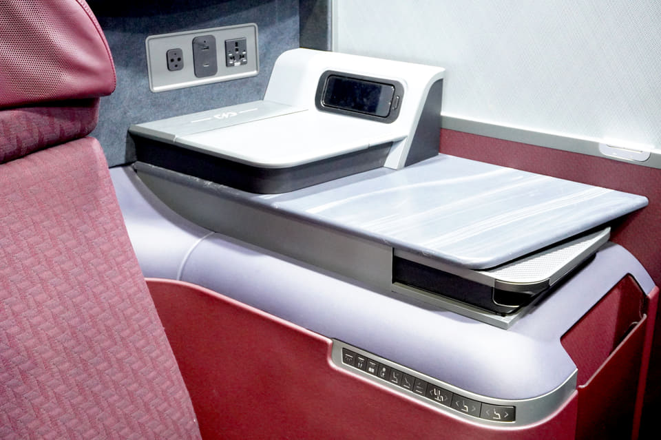 JAL、最新鋭機A350-1000ビジネスクラスシート展示。来場者限定