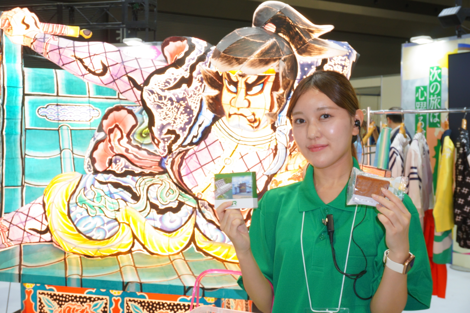 JR東日本グループによる「笹川流れの塩キャラメルパウンドケーキ」を配布中