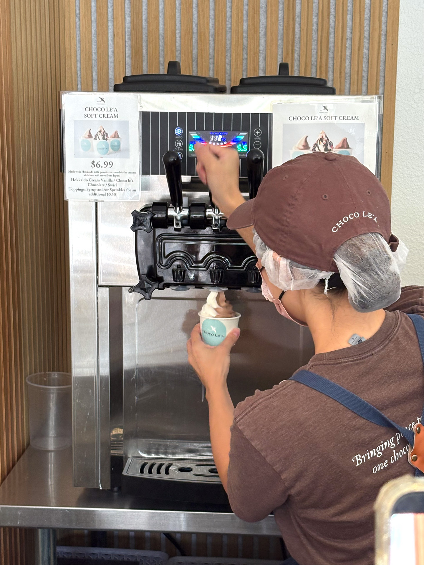 オリジナルレシピを完成させるのに2年かかったというスペシャルソフトクリーム（6.99ドル）