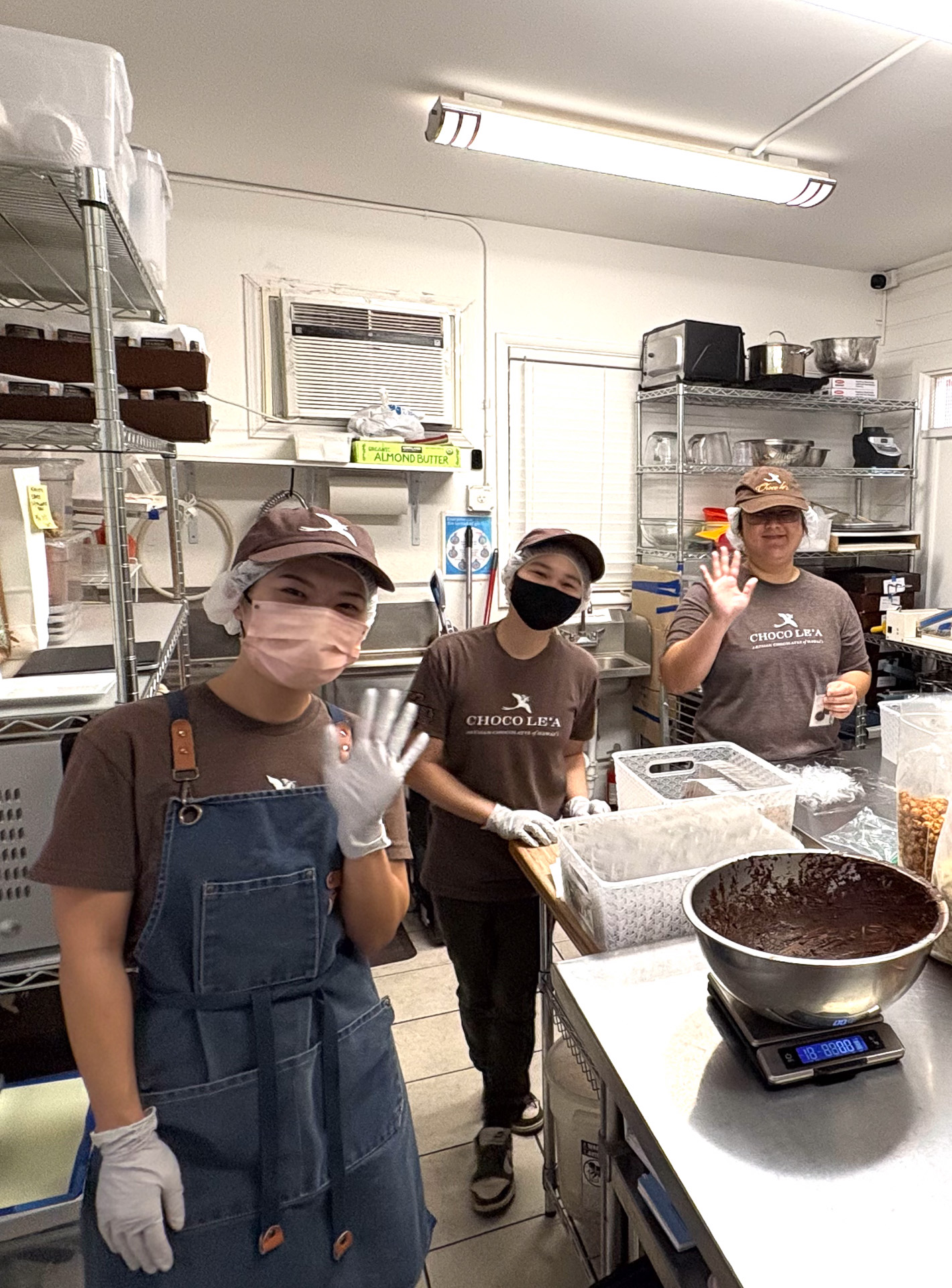 フレンドリーなスタッフの皆さん。日本人スタッフが日本語で解説してくれた