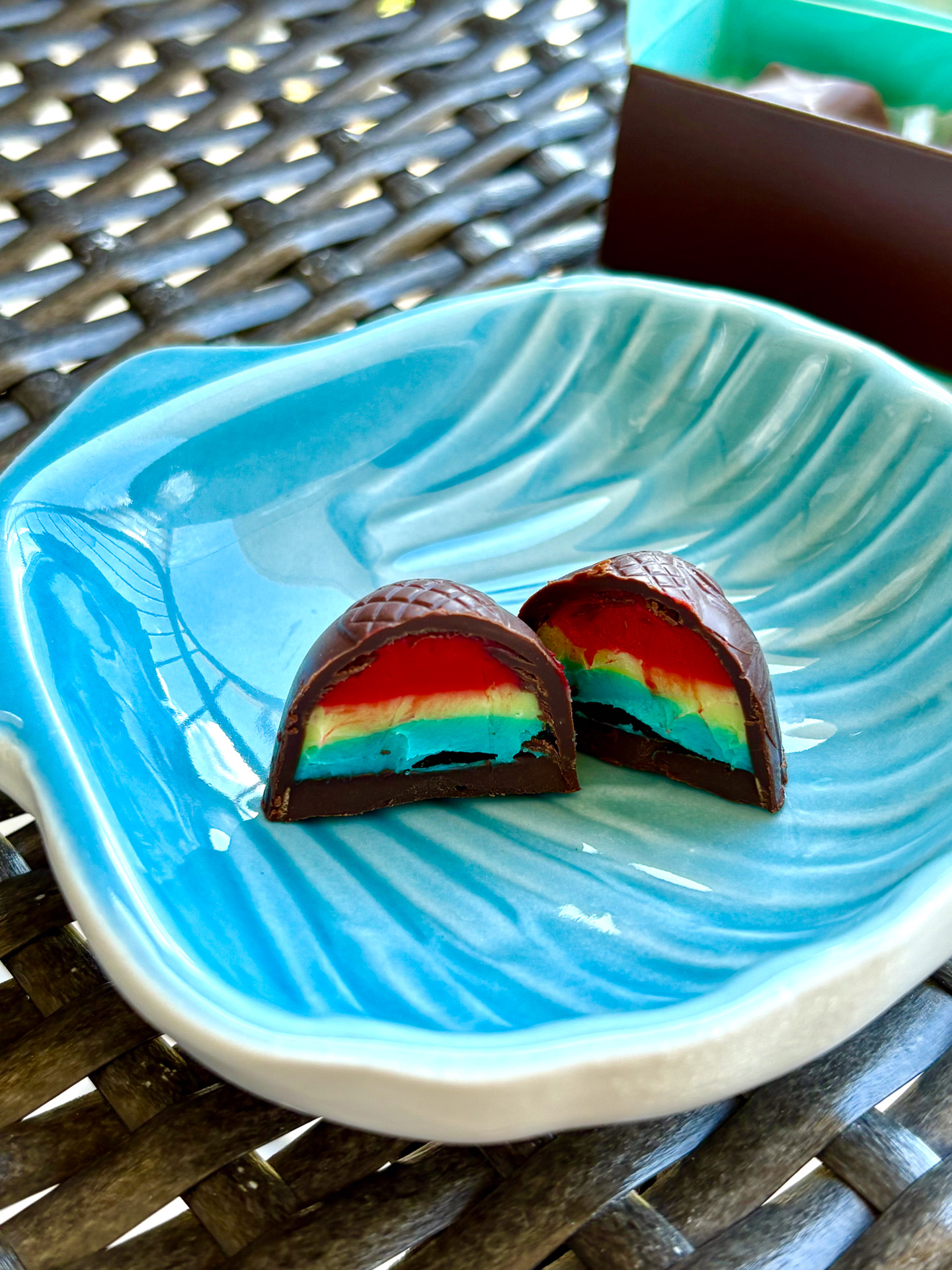 イチゴ、パイナップルなどかき氷シロップの味がするレインボーシェイブアイス