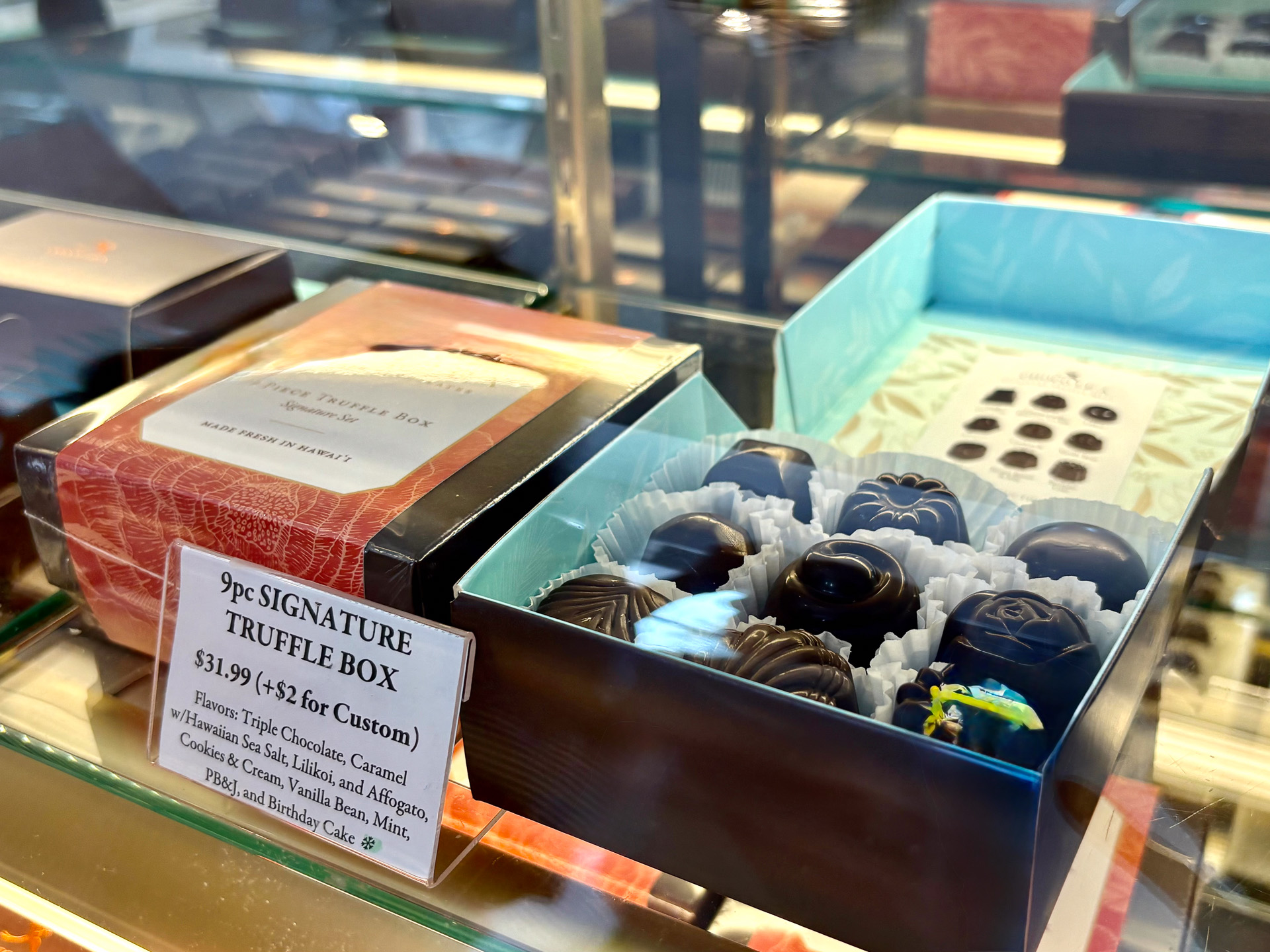 贈り物に人気のシグネチャートリュフボックス（9個入り31.99ドル）