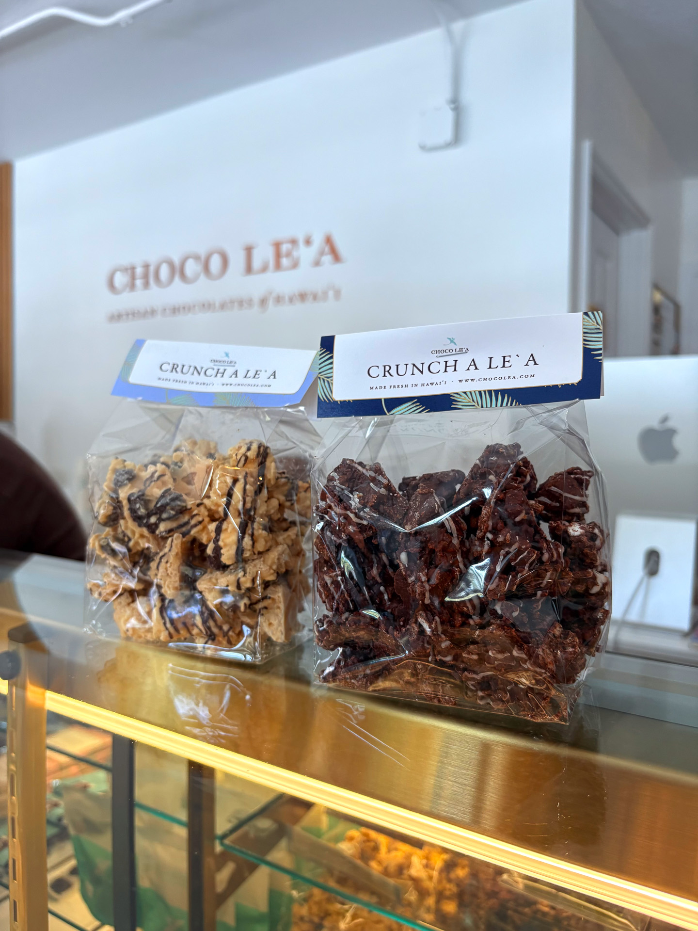 ハワイ島産マカダミアナッツを使用したクランチアレアはロコに人気（24.99ドル）