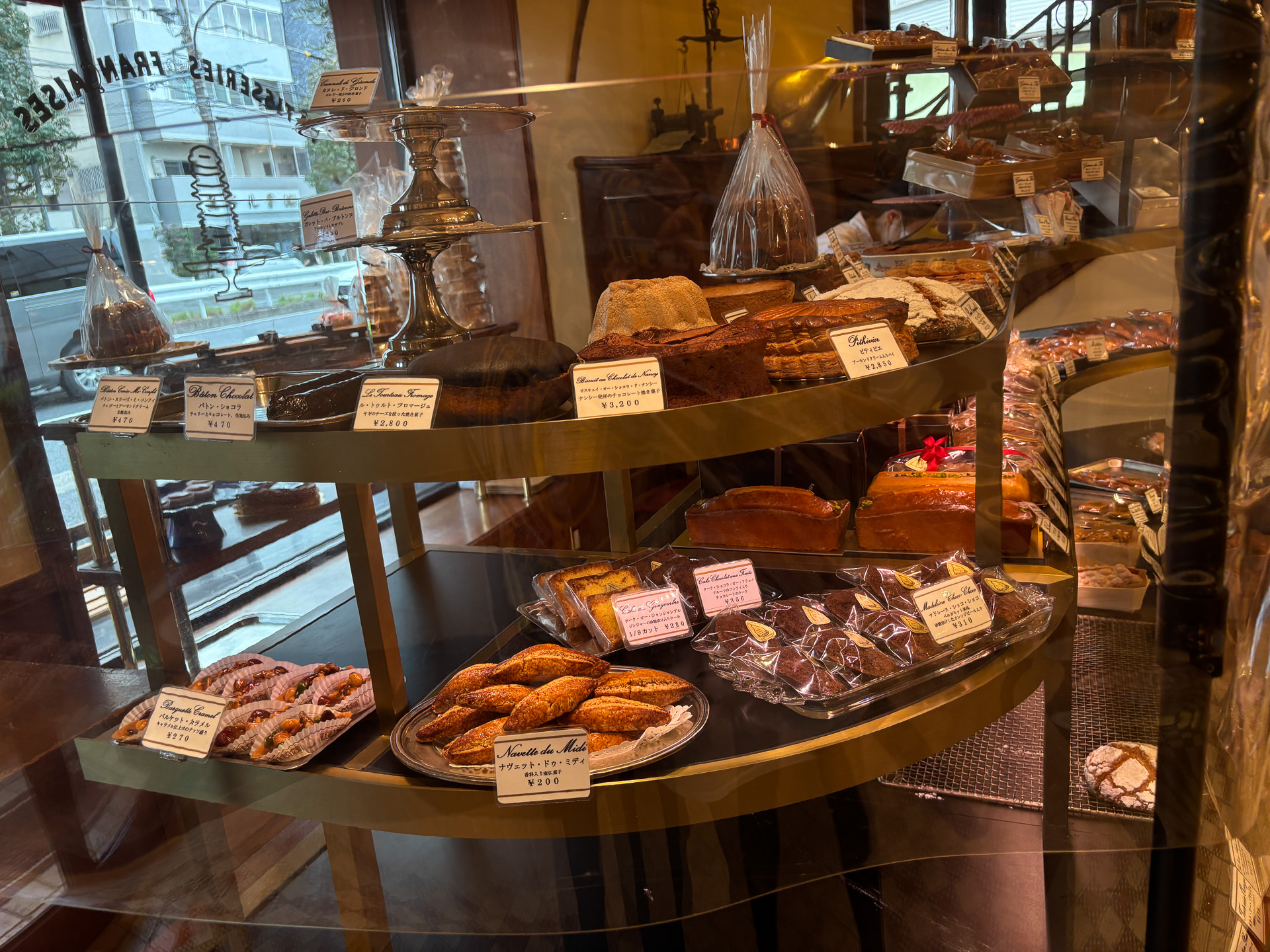 美しいスイーツたちがお出迎え