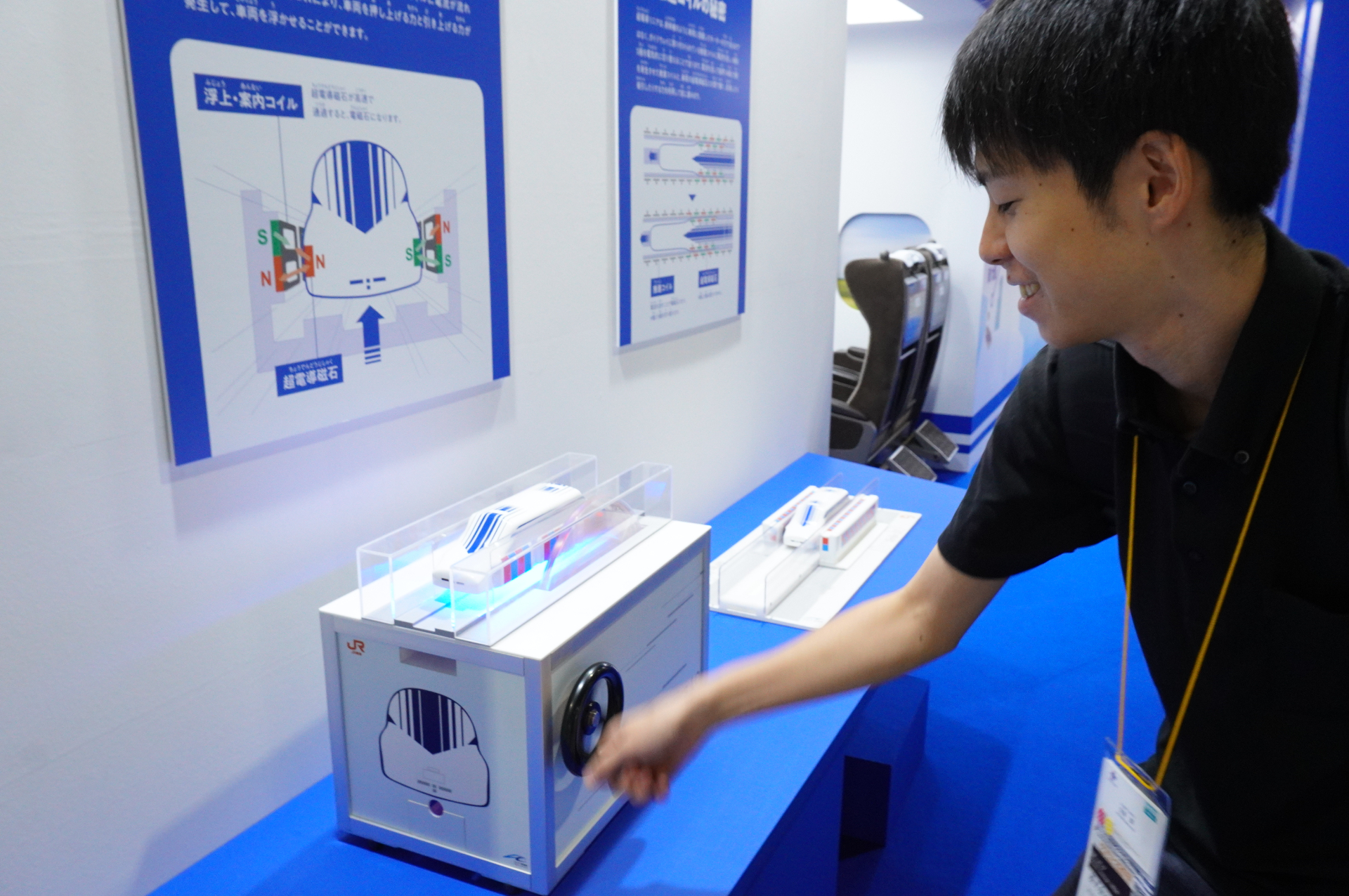 リニア中央新幹線の「なぜ浮くの？」「なぜ進むの？」という疑問を、模型で学びながら体験できる