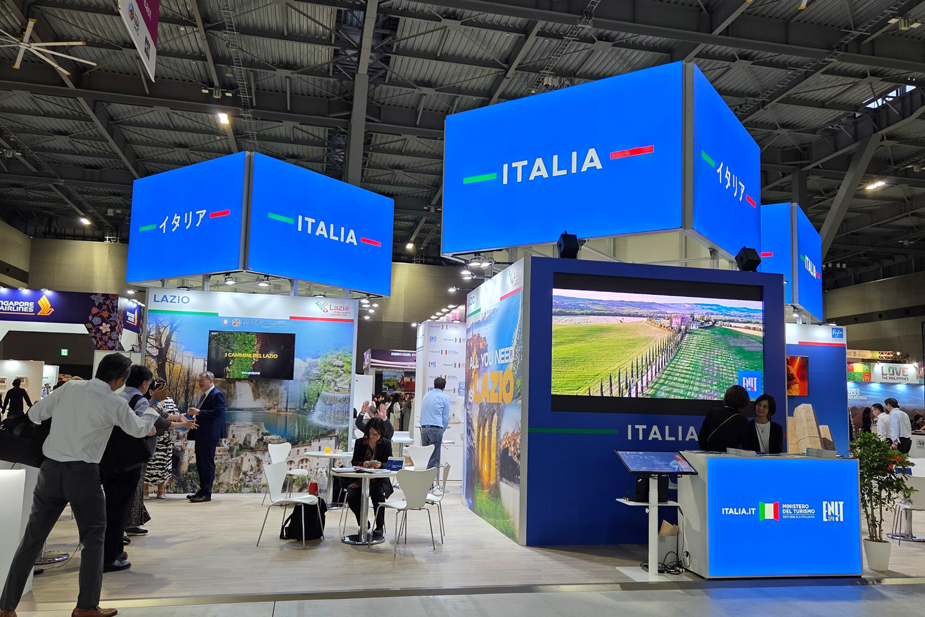 左のスペースなどを活用してセミナーを1日数回開催する予定