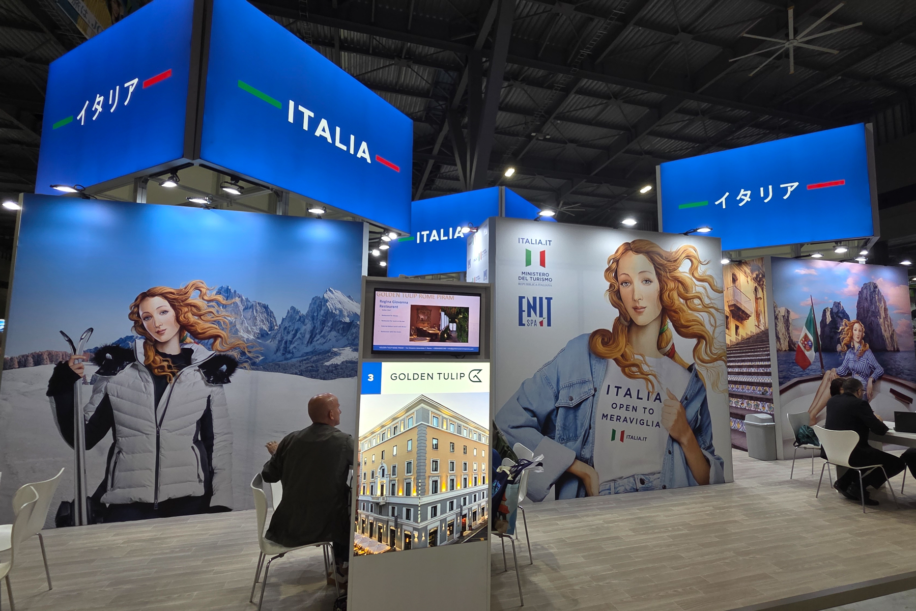 さまざまな姿をしたヴィーナス。不定期だが、一緒に写真を撮ると不エコバッグがもらえるイベントも