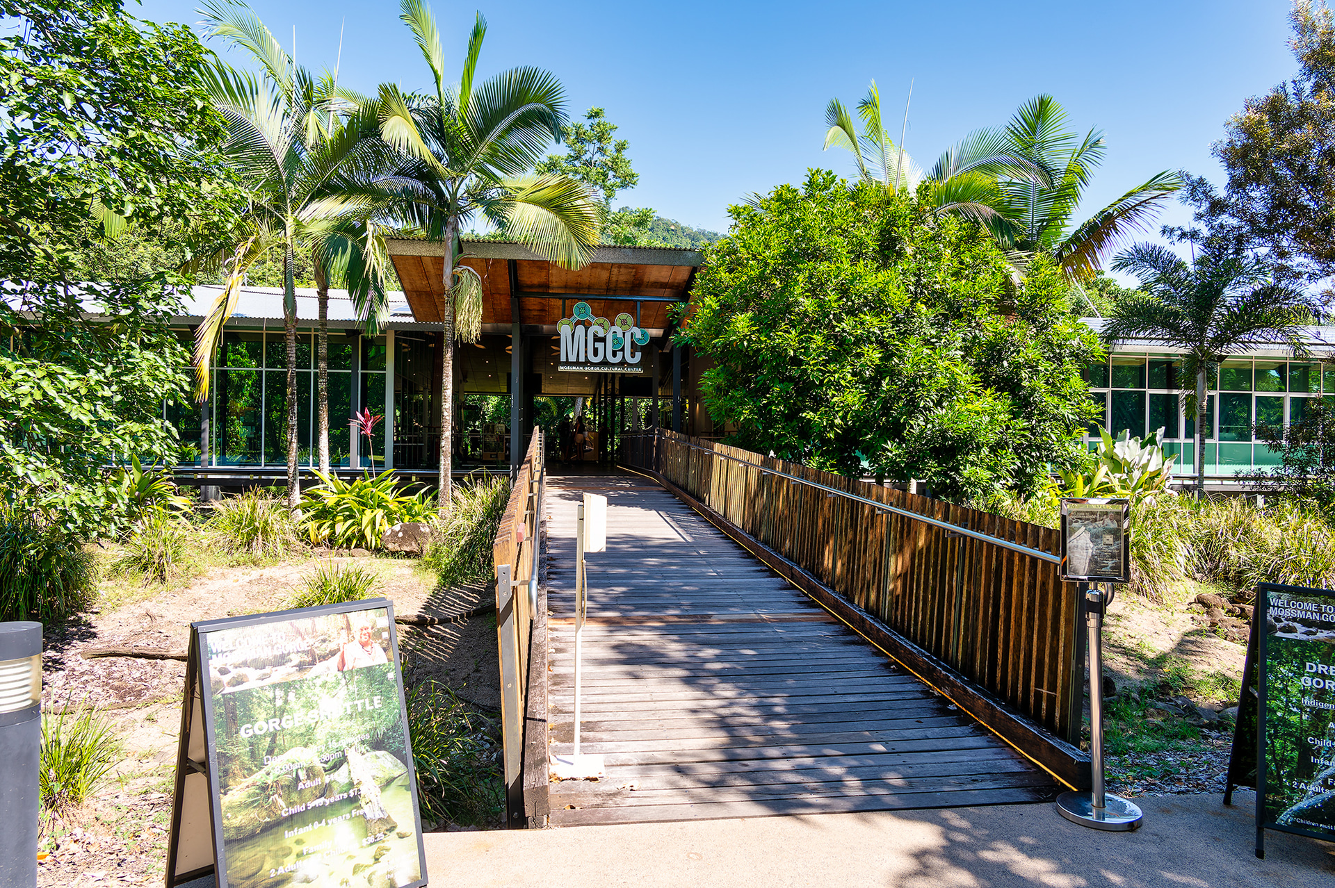 デインツリー国立公園のモスマンゴージ・カルチャー・センター。先住民クク・ヤランジ族の文化について学べる場所