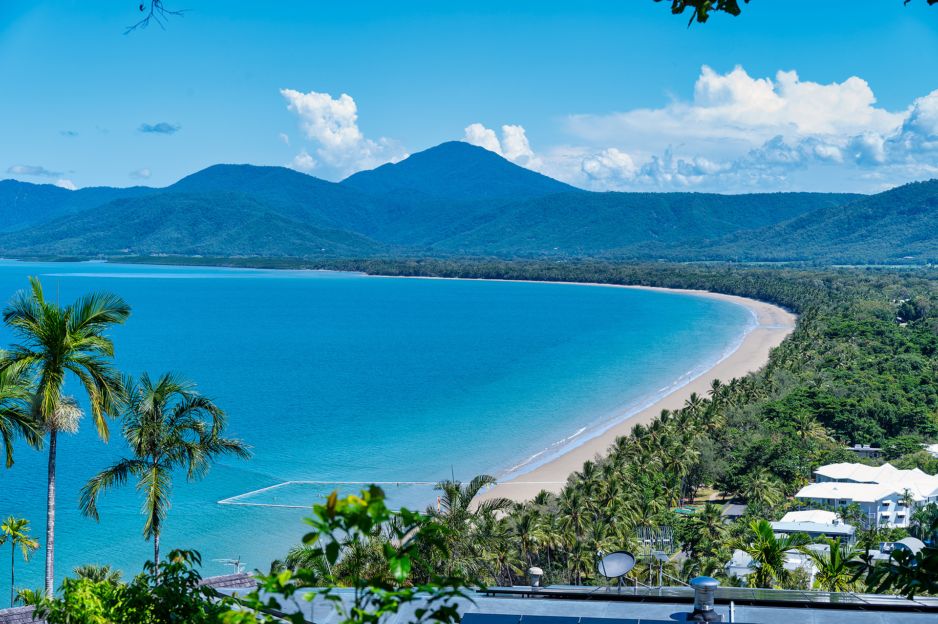 フォーマイルビーチの美しい景色の望むことができる Flagstaff Hill からの眺め
