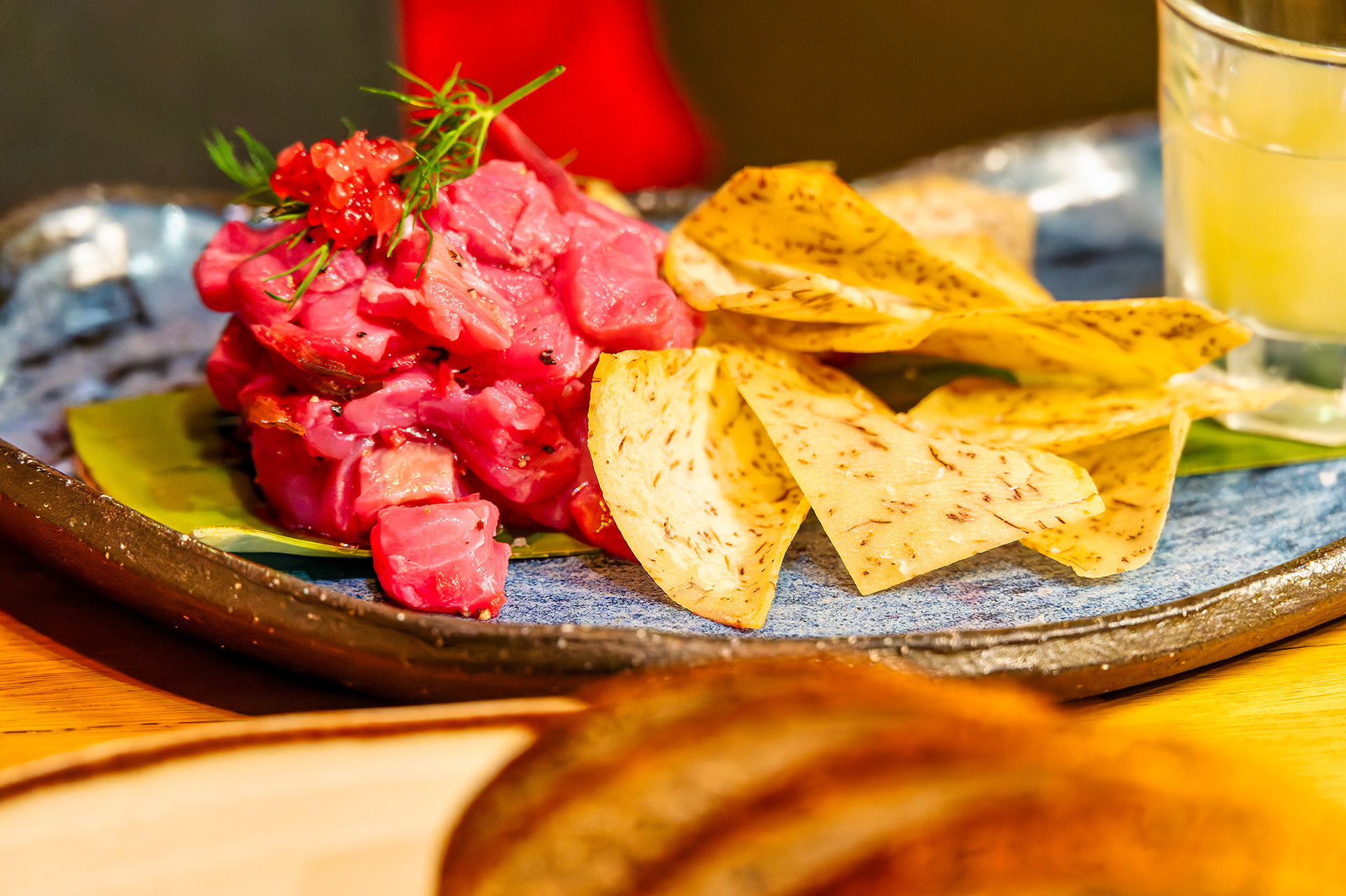 豊富なメニューで見ているだけでも楽しい。美味しくてついワインも進んでしまう