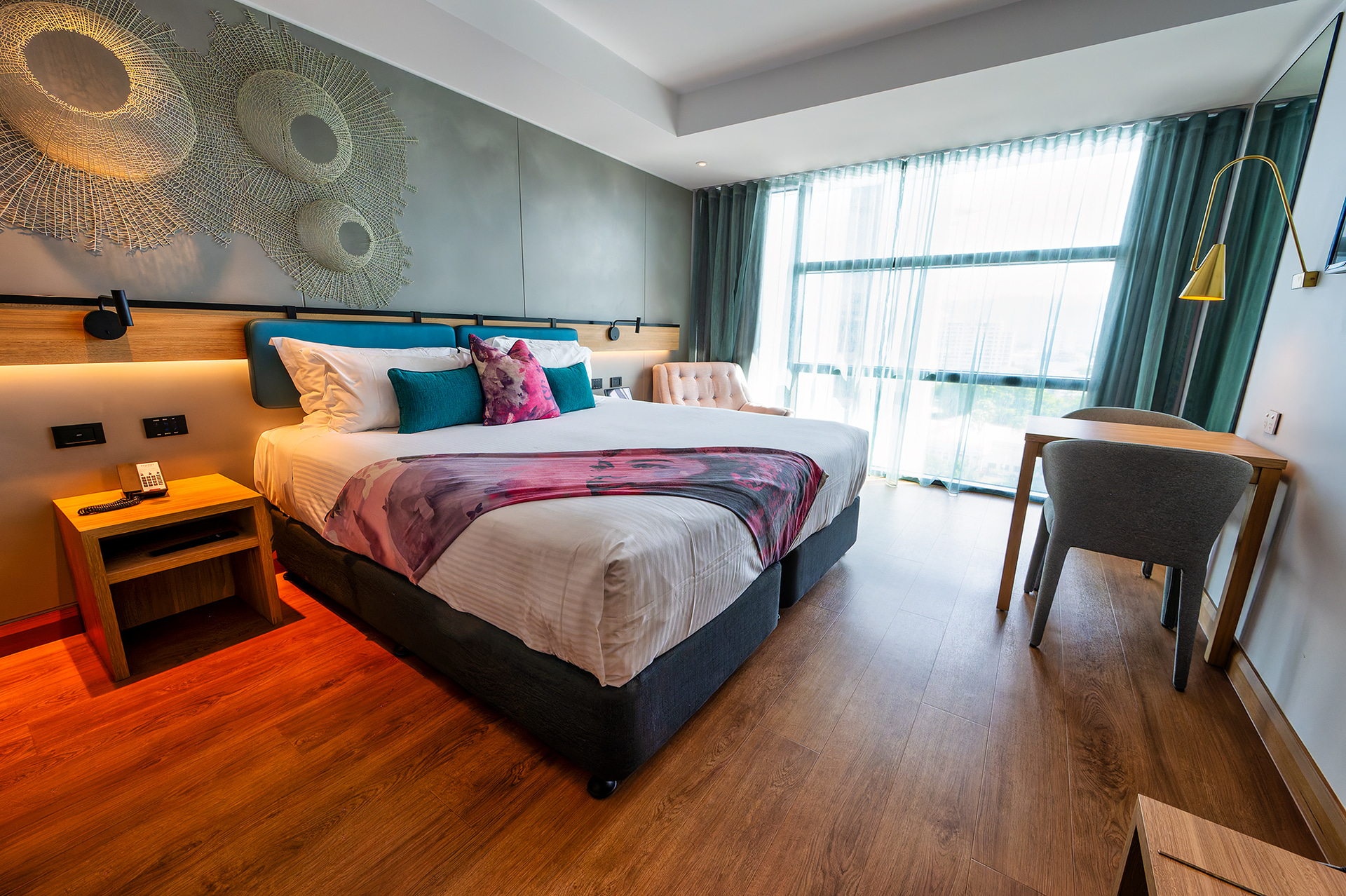 スイート シービューは広々としたリビングルームが素敵