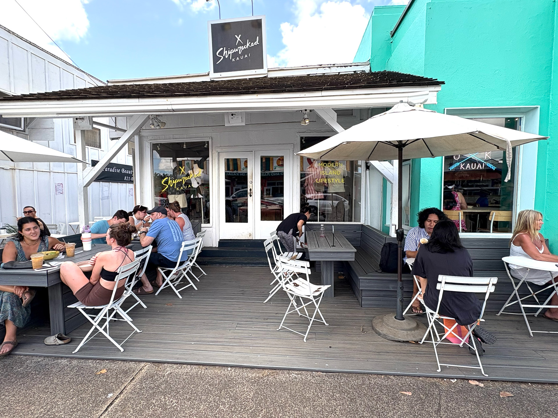 カフェとブティック、隣接する人気の2店舗は夫婦で経営している