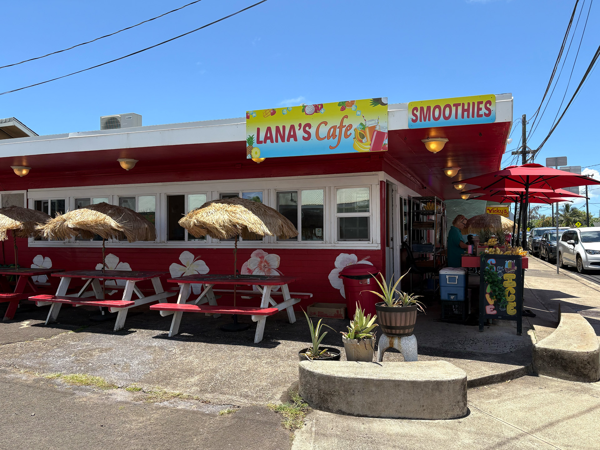 いたるところに喉を潤すカフェがあり、トロピカルドリンクなどを販売している