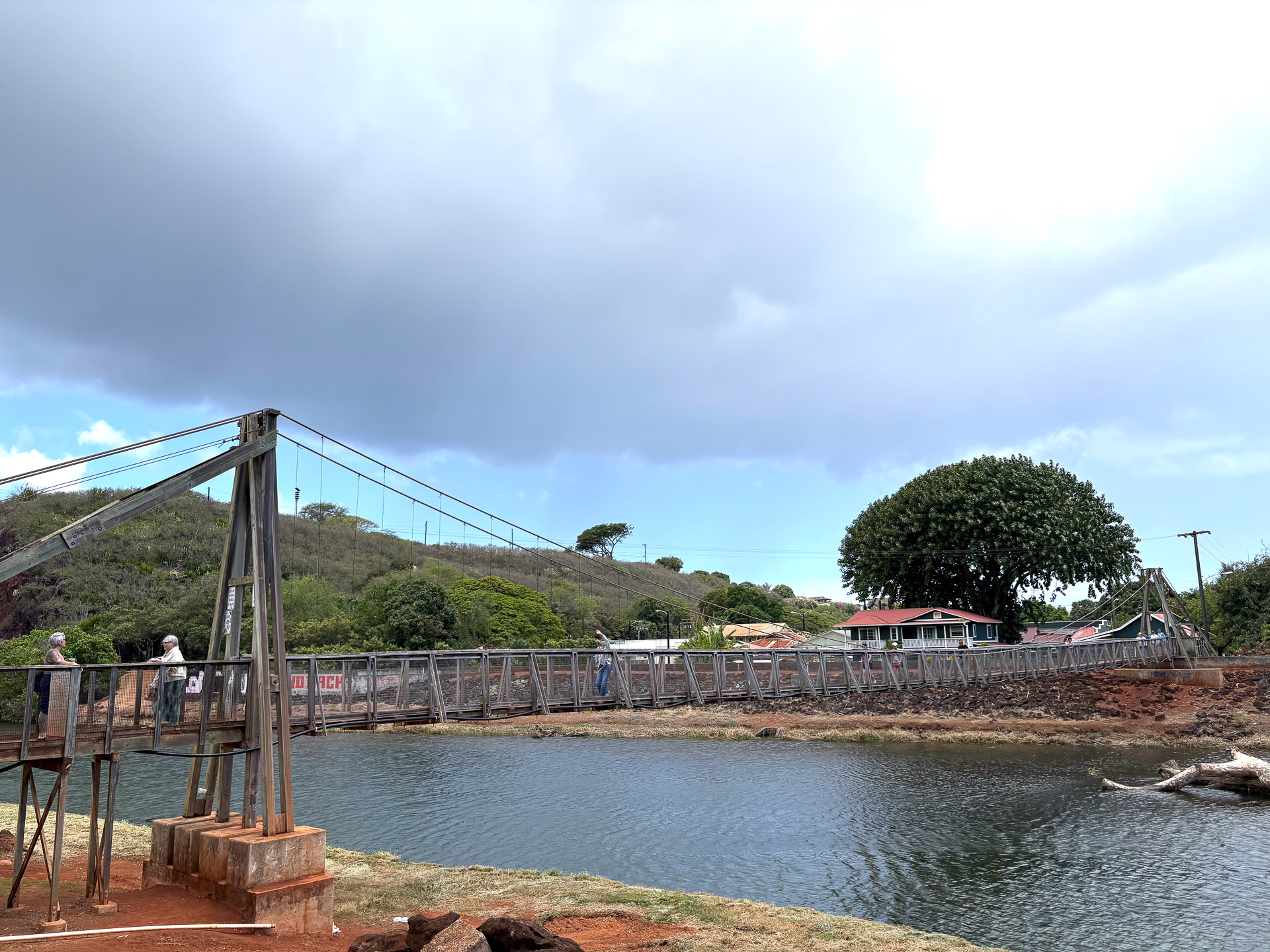 住民にとっては生活に欠かせない橋となっているという