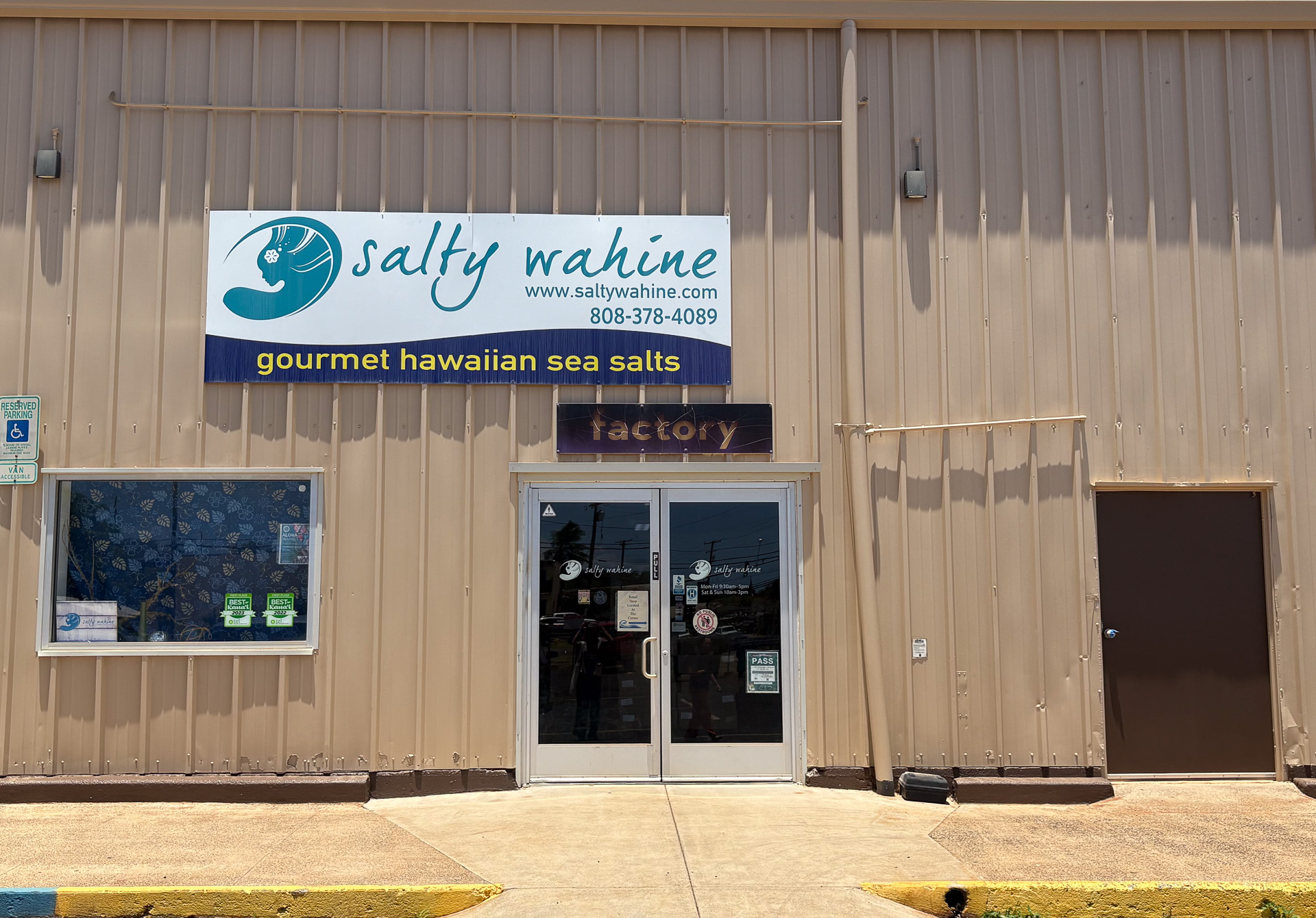 塩ブランドとして名高い「ソルティーワヒネ」の工場直営店