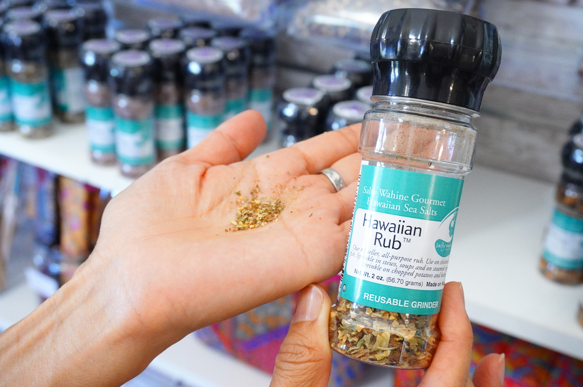 テイスティングをさせてくれるので好みの塩を見つけることができる