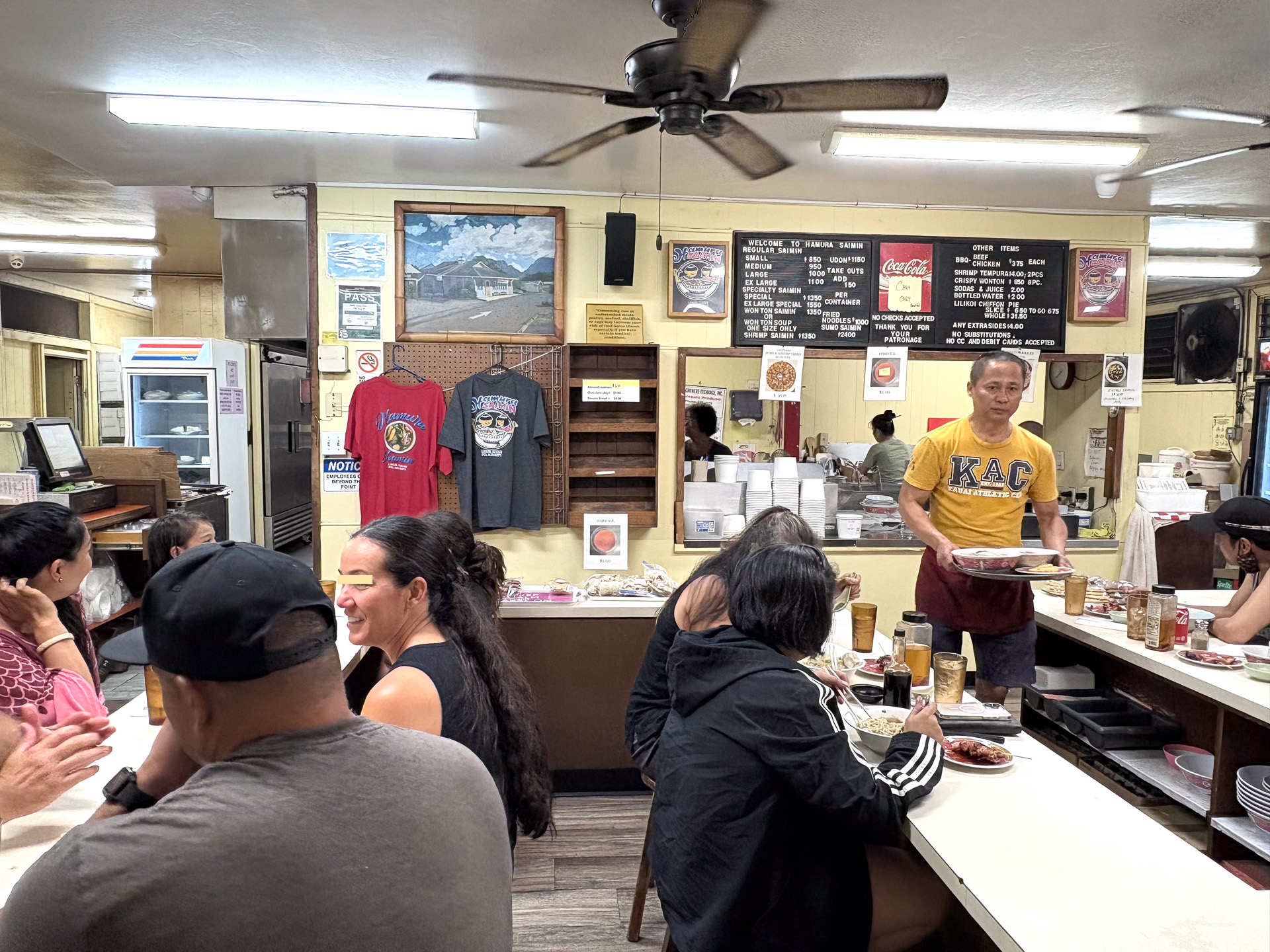 ハワイの昔に想いをはせる空気が漂う店内