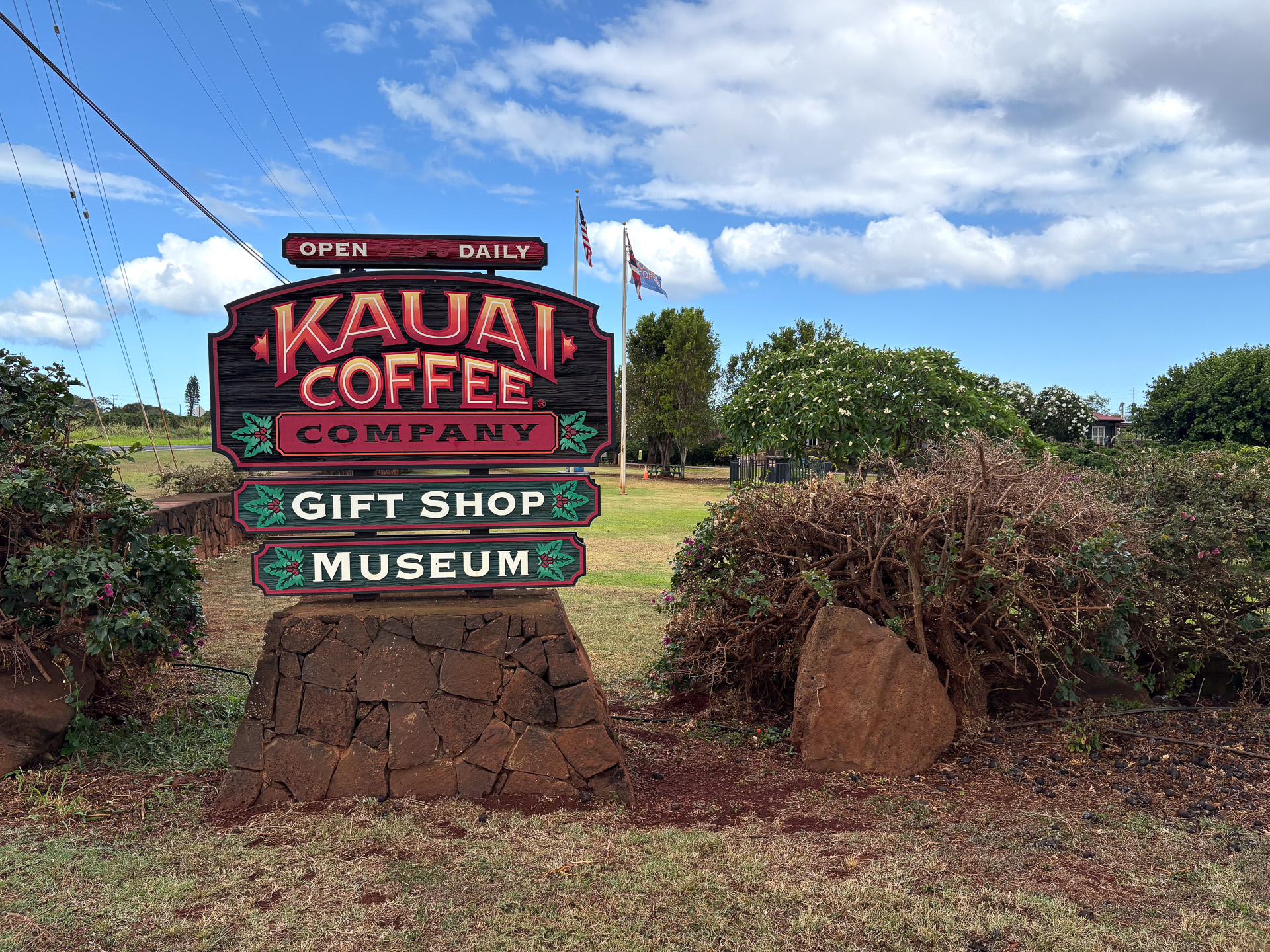 クルマも停めやすく、ドライブ途中に立ち寄りやすいカウアイ・コーヒー・カンパニー